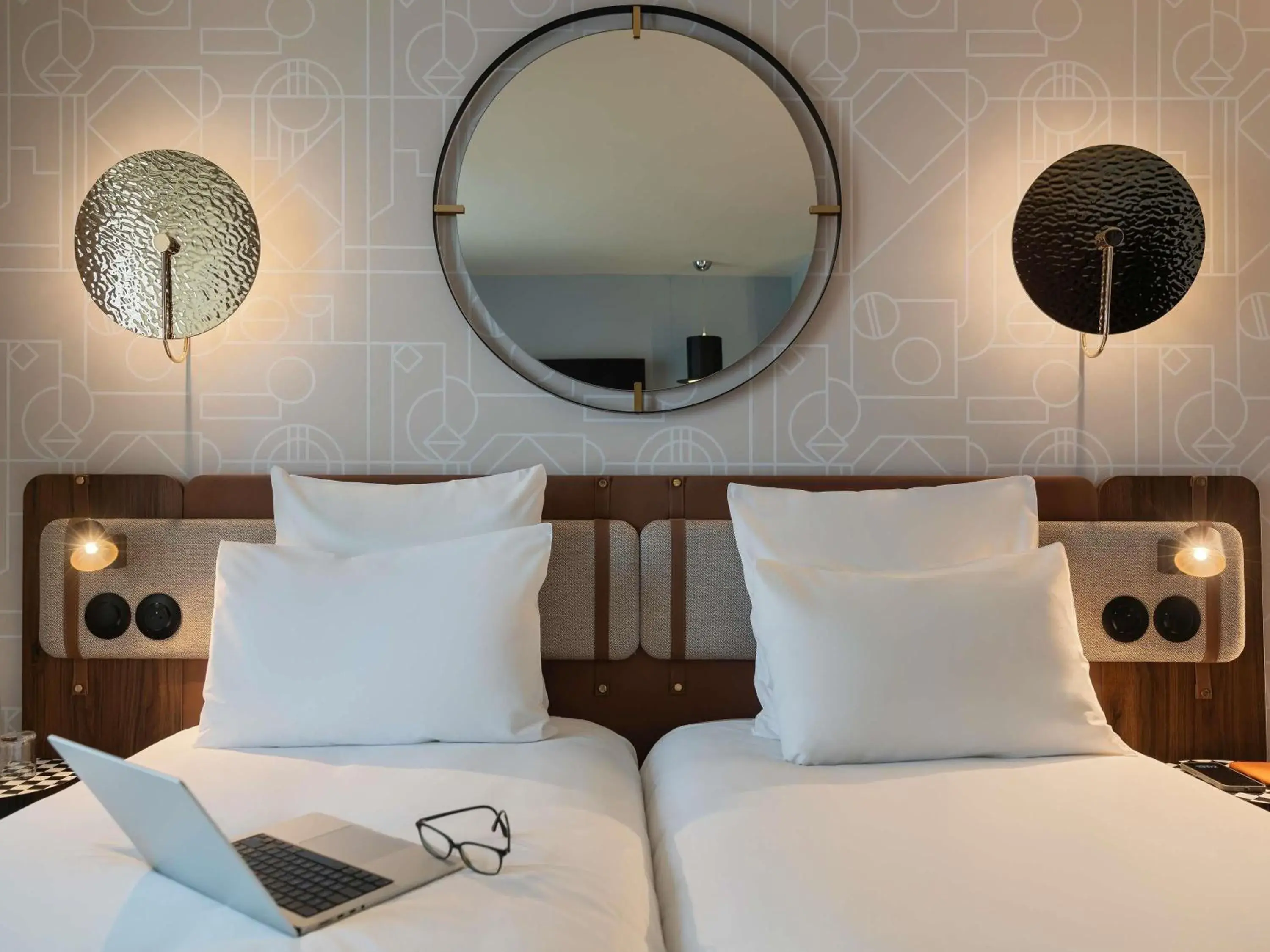 Bedroom, Bed in Mercure Paris Opera Grands Boulevards Bedroom, Bed in Mercure Paris Opera Grands Boulevards