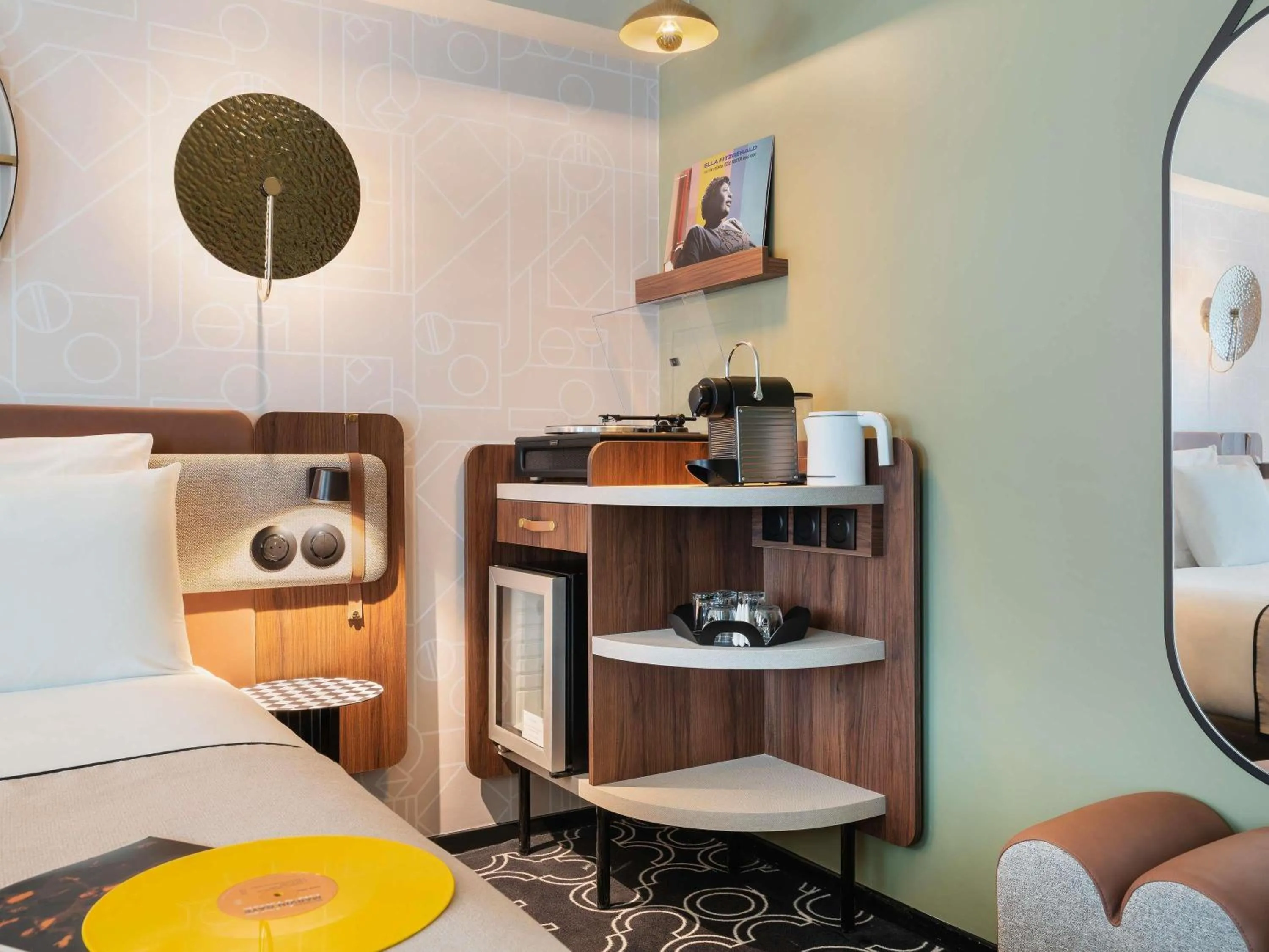 Bedroom, Bed in Mercure Paris Opera Grands Boulevards