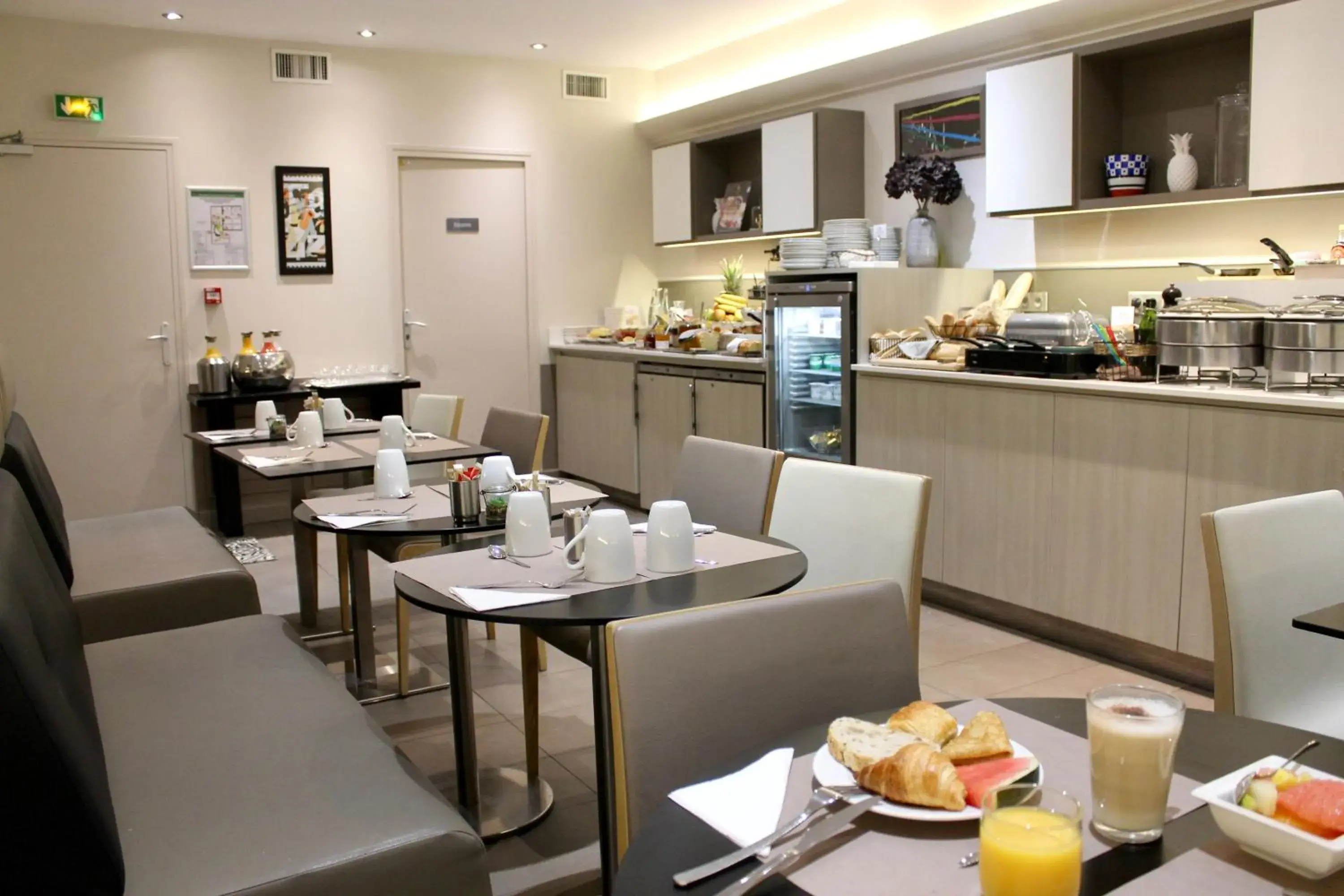 Breakfast in Mercure Paris Opera Grands Boulevards Breakfast in Mercure Paris Opera Grands Boulevards