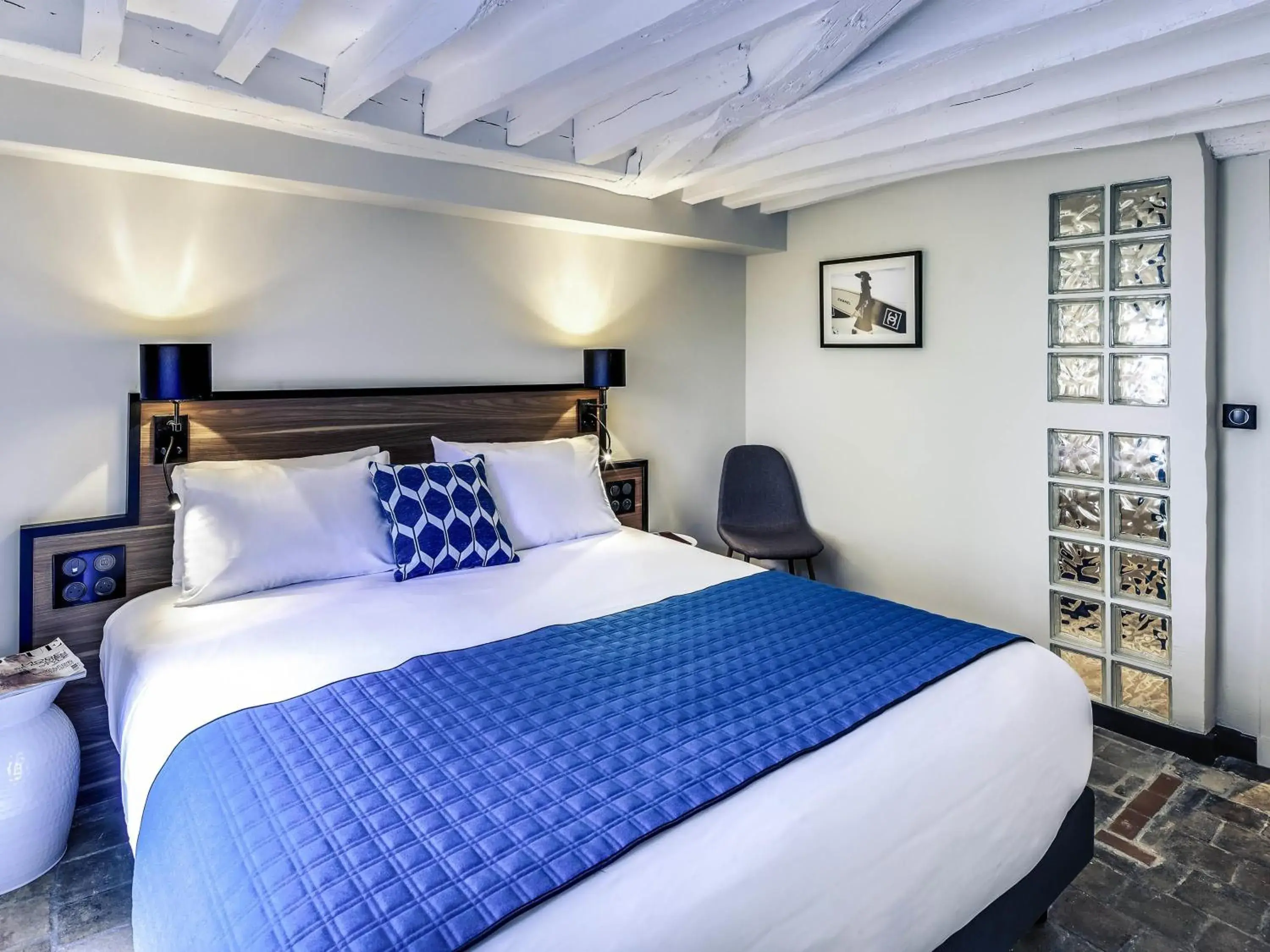 Bedroom, Bed in Mercure Paris Opera Grands Boulevards Bedroom, Bed in Mercure Paris Opera Grands Boulevards