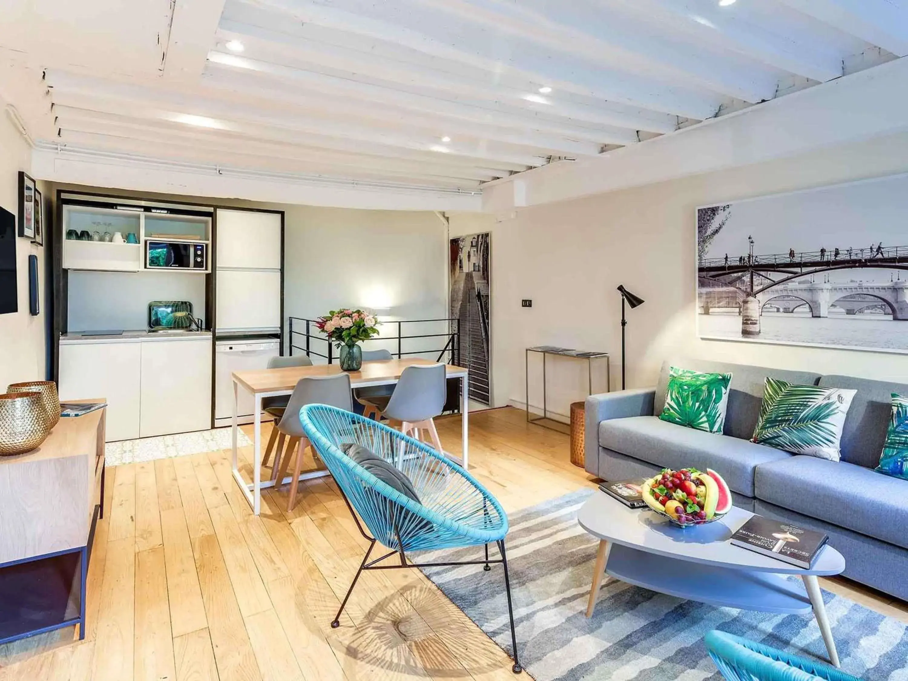 Bedroom in Mercure Paris Opera Grands Boulevards Bedroom in Mercure Paris Opera Grands Boulevards