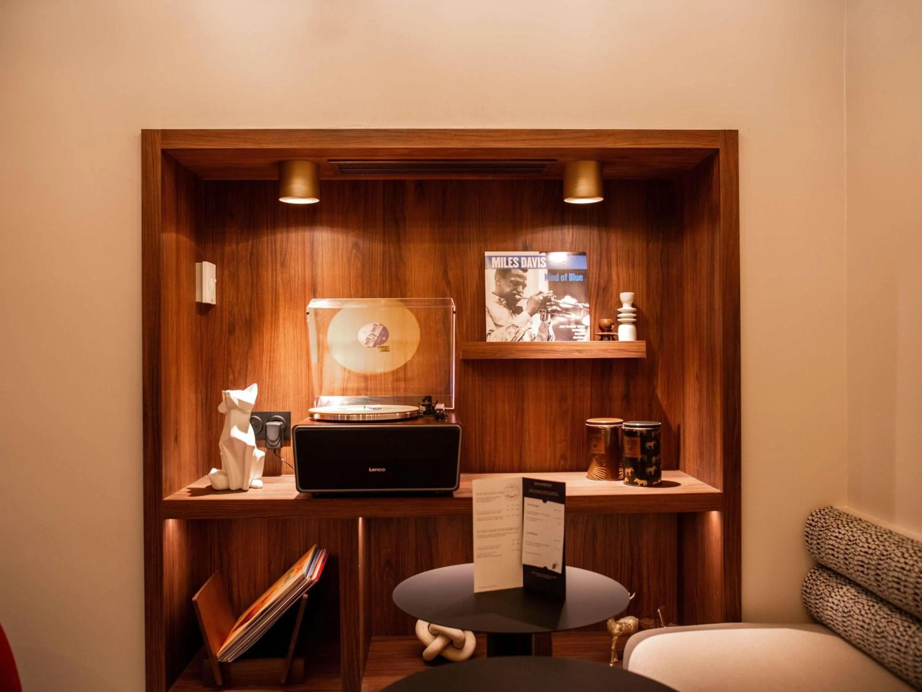 Lounge or bar in Mercure Paris Opera Grands Boulevards