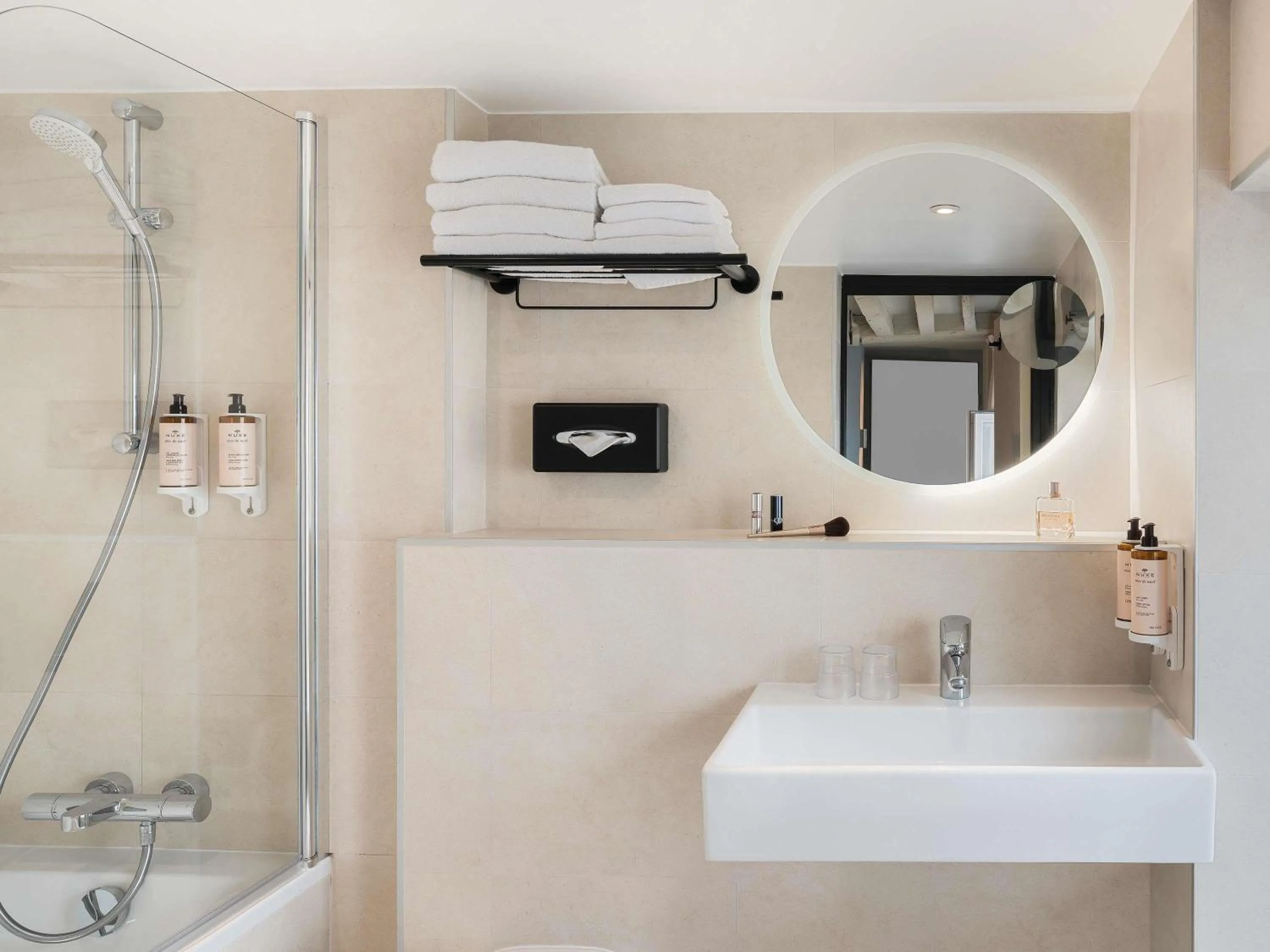 Bedroom in Mercure Paris Opera Grands Boulevards