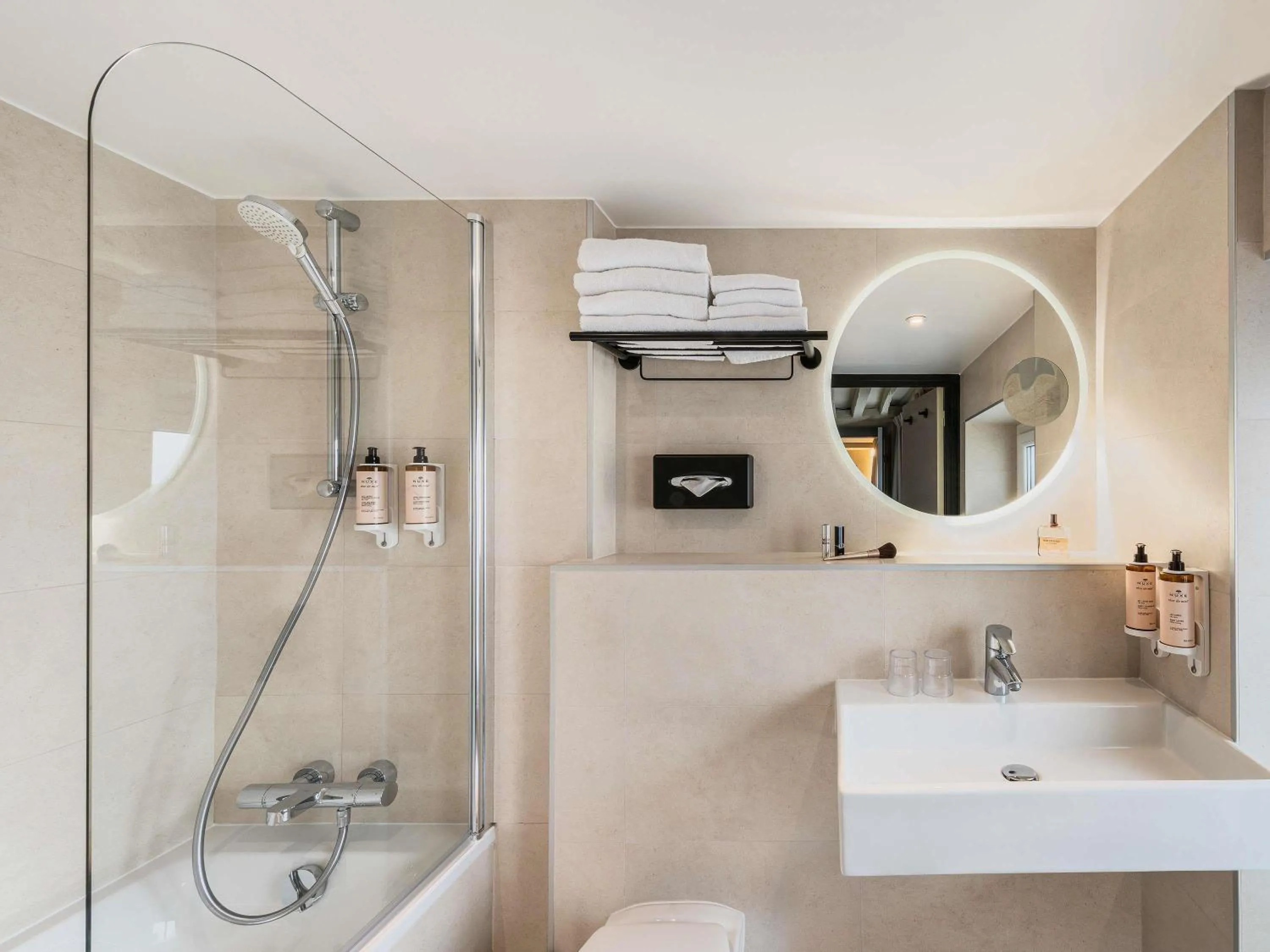 Bedroom in Mercure Paris Opera Grands Boulevards