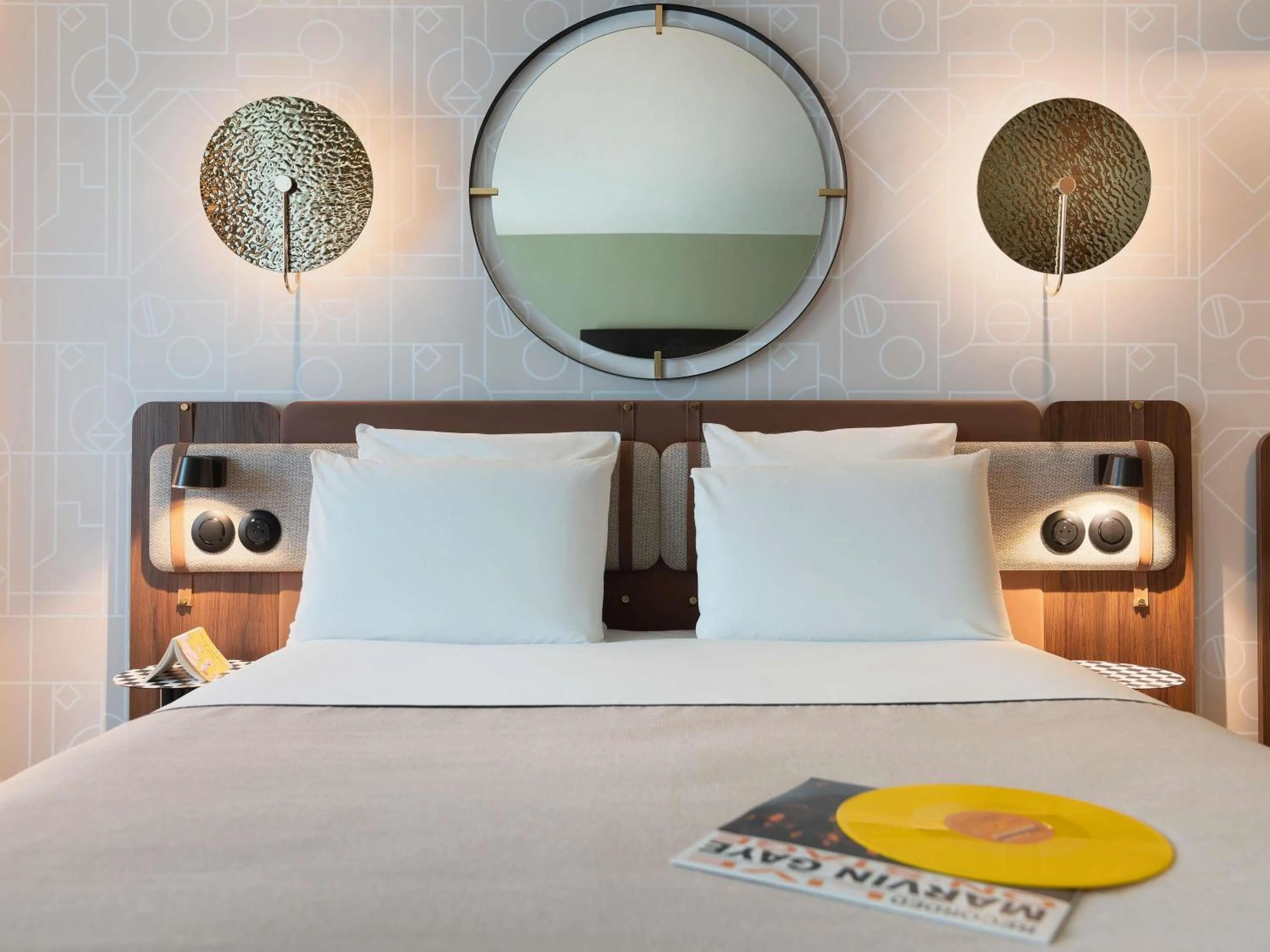 Bedroom, Bed in Mercure Paris Opera Grands Boulevards