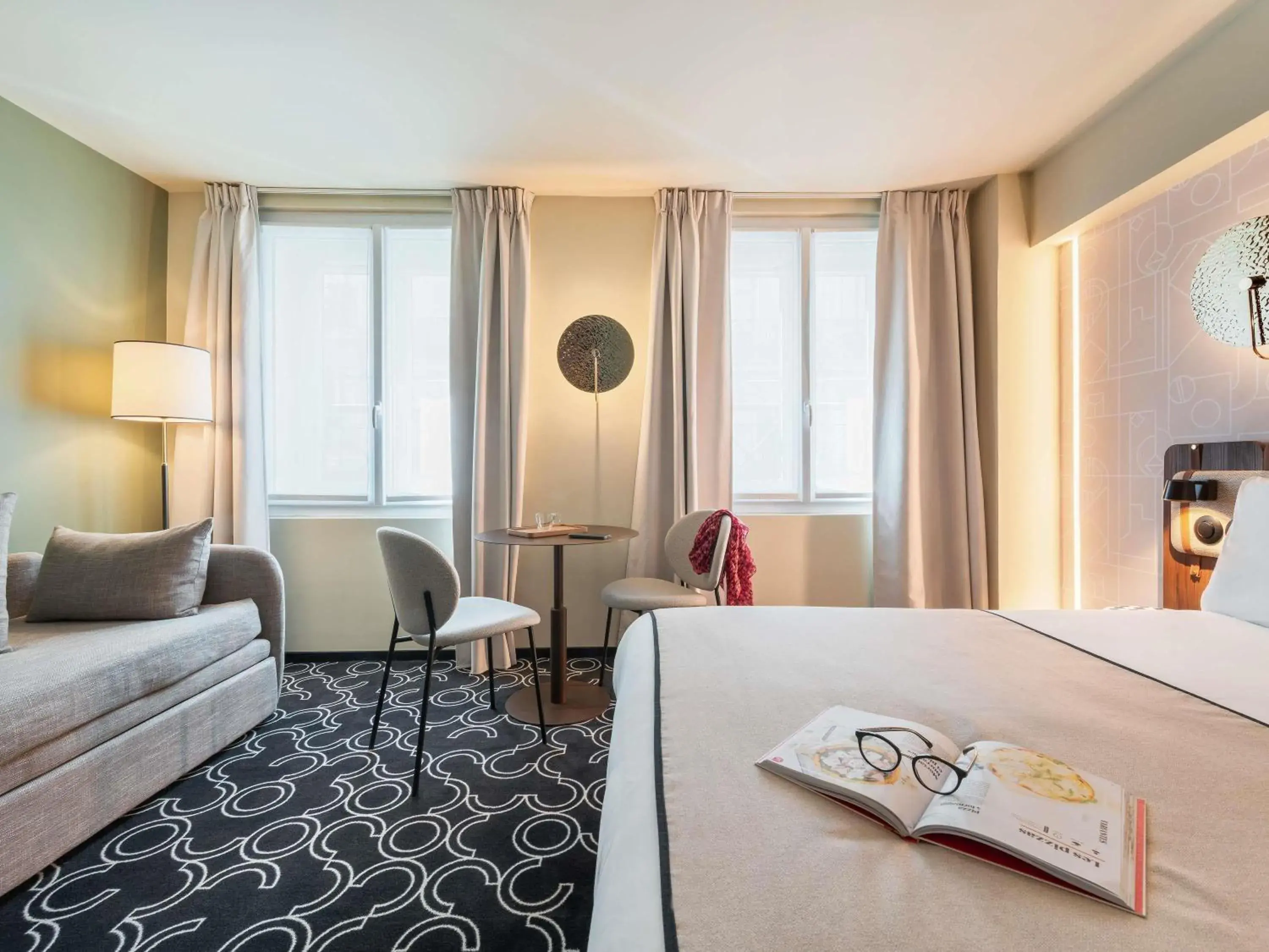 Bedroom, Bed in Mercure Paris Opera Grands Boulevards Bedroom, Bed in Mercure Paris Opera Grands Boulevards