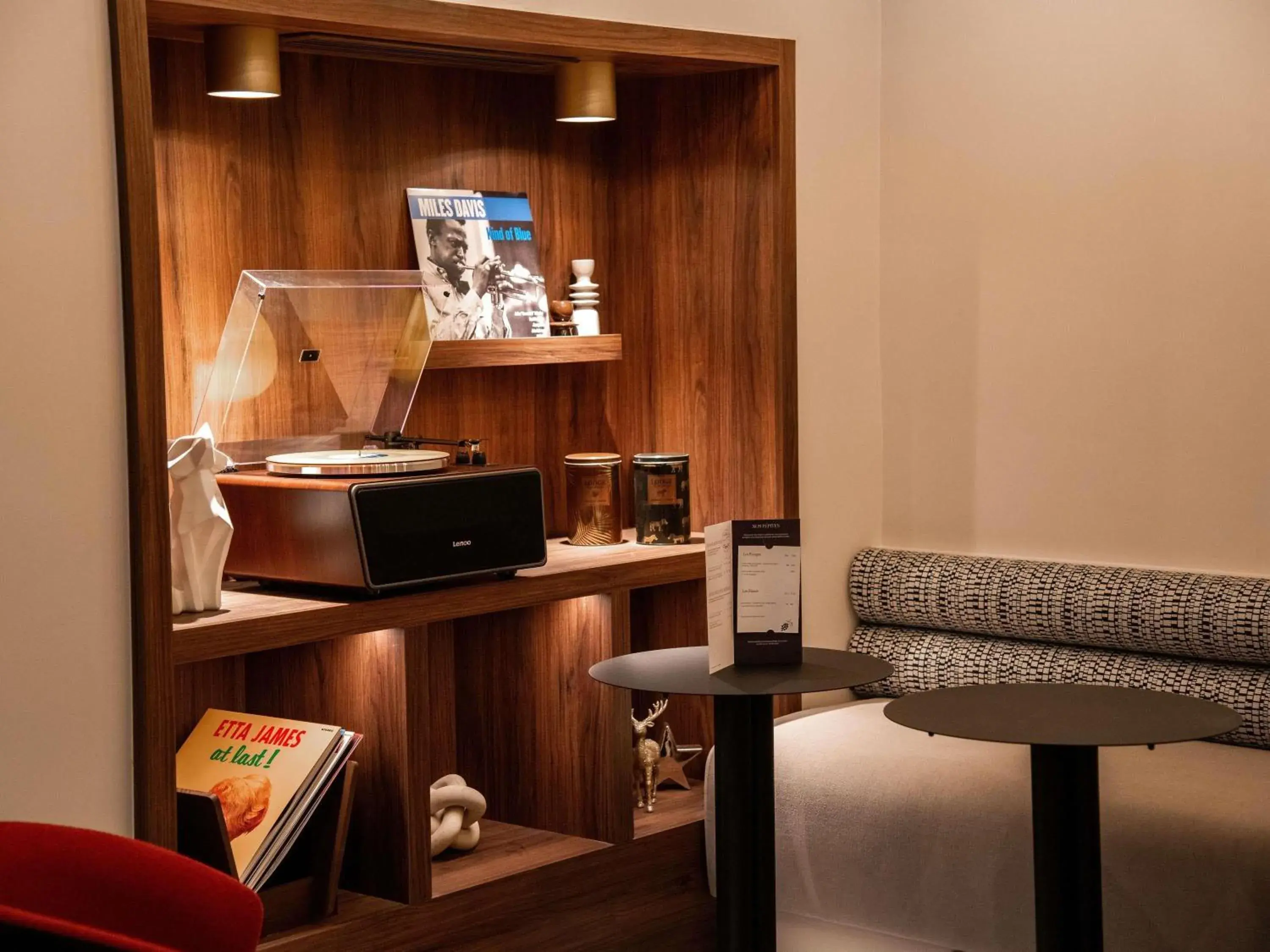 Lounge or bar in Mercure Paris Opera Grands Boulevards Lounge or bar in Mercure Paris Opera Grands Boulevards