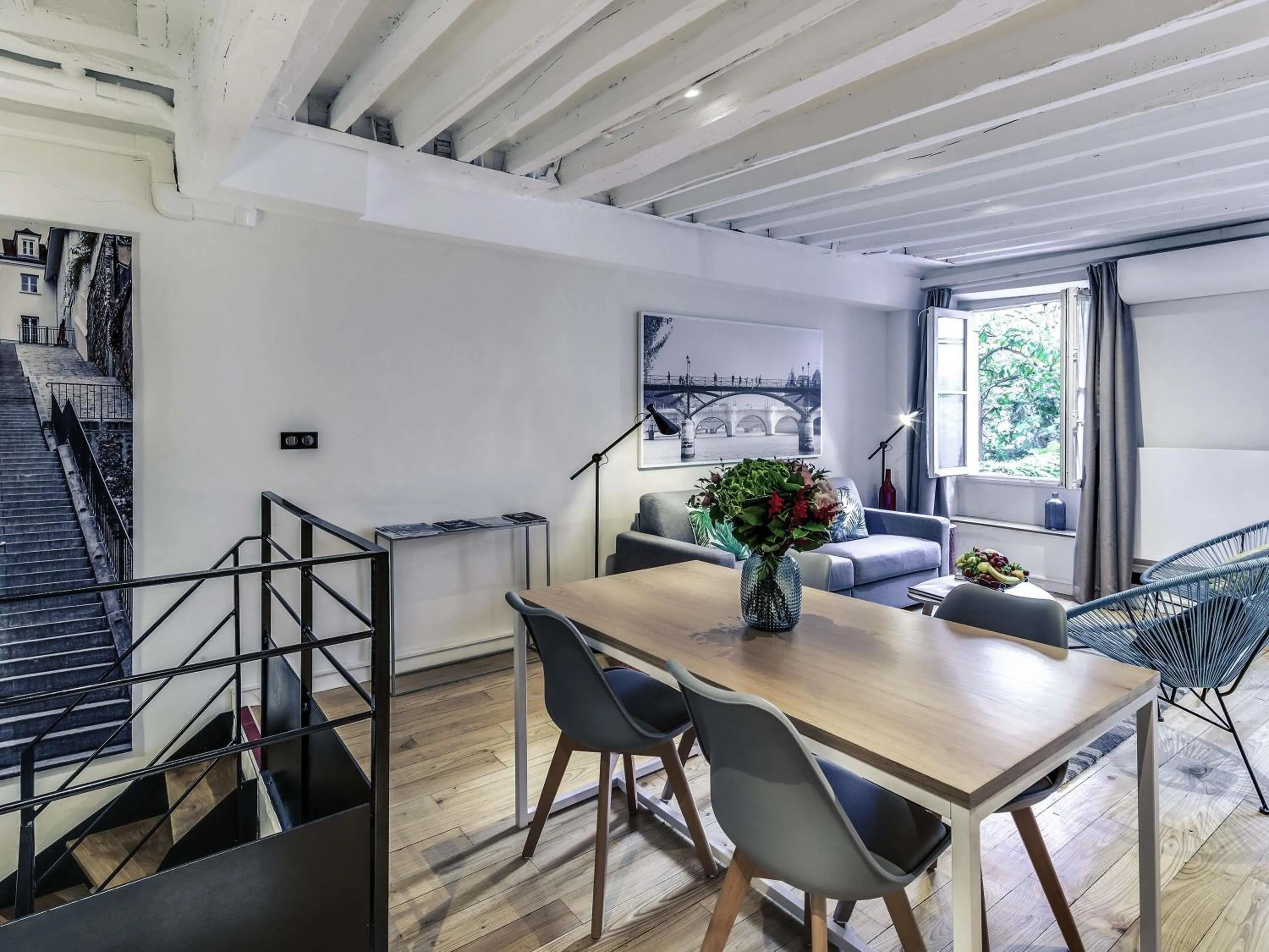 Bedroom in Mercure Paris Opera Grands Boulevards