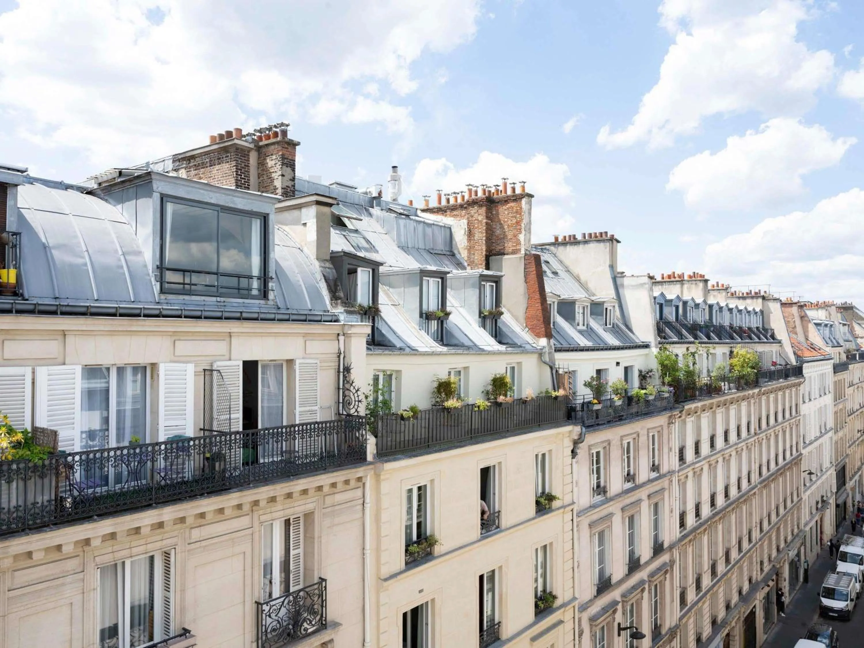 Bedroom in Mercure Paris Opera Grands Boulevards