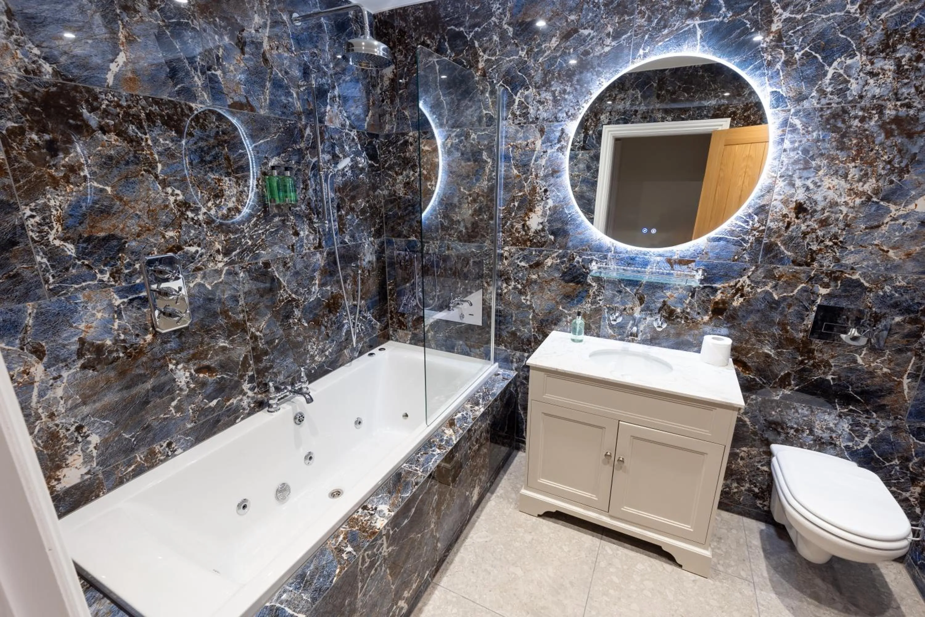 Bathroom in The Resolution Hotel