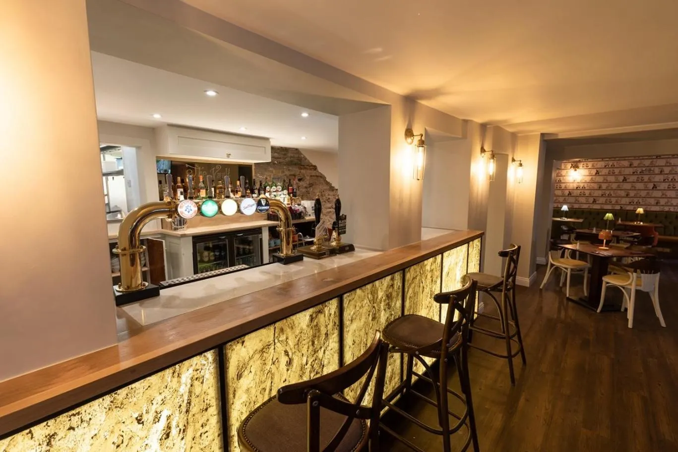 Lounge or bar in The Resolution Hotel