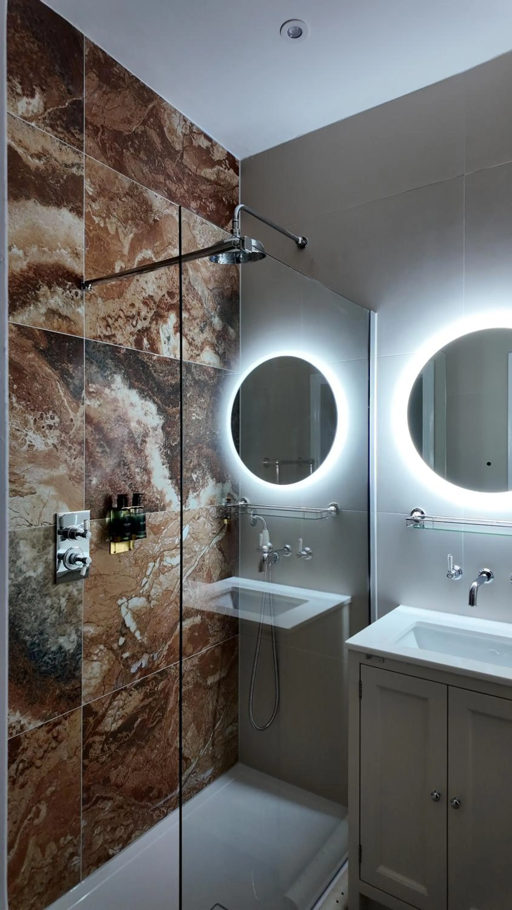 Bathroom in The Resolution Hotel