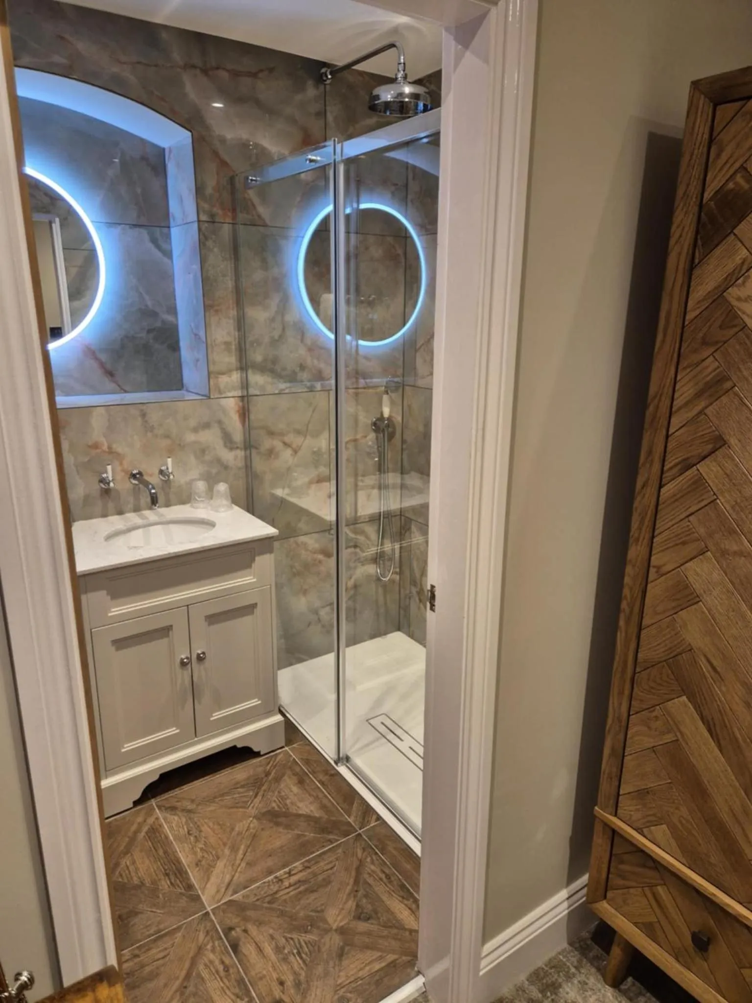 Bathroom in The Resolution Hotel