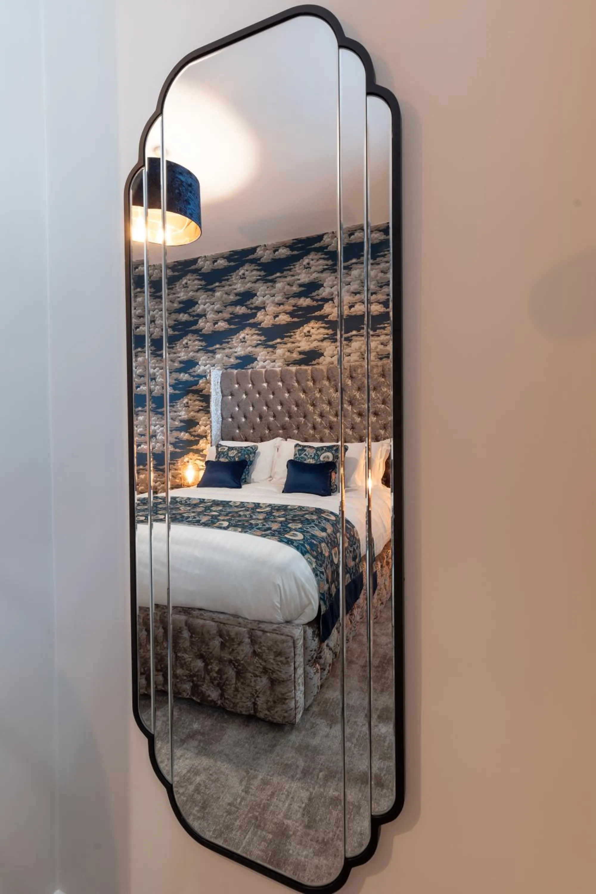 Bedroom, Bed in The Resolution Hotel