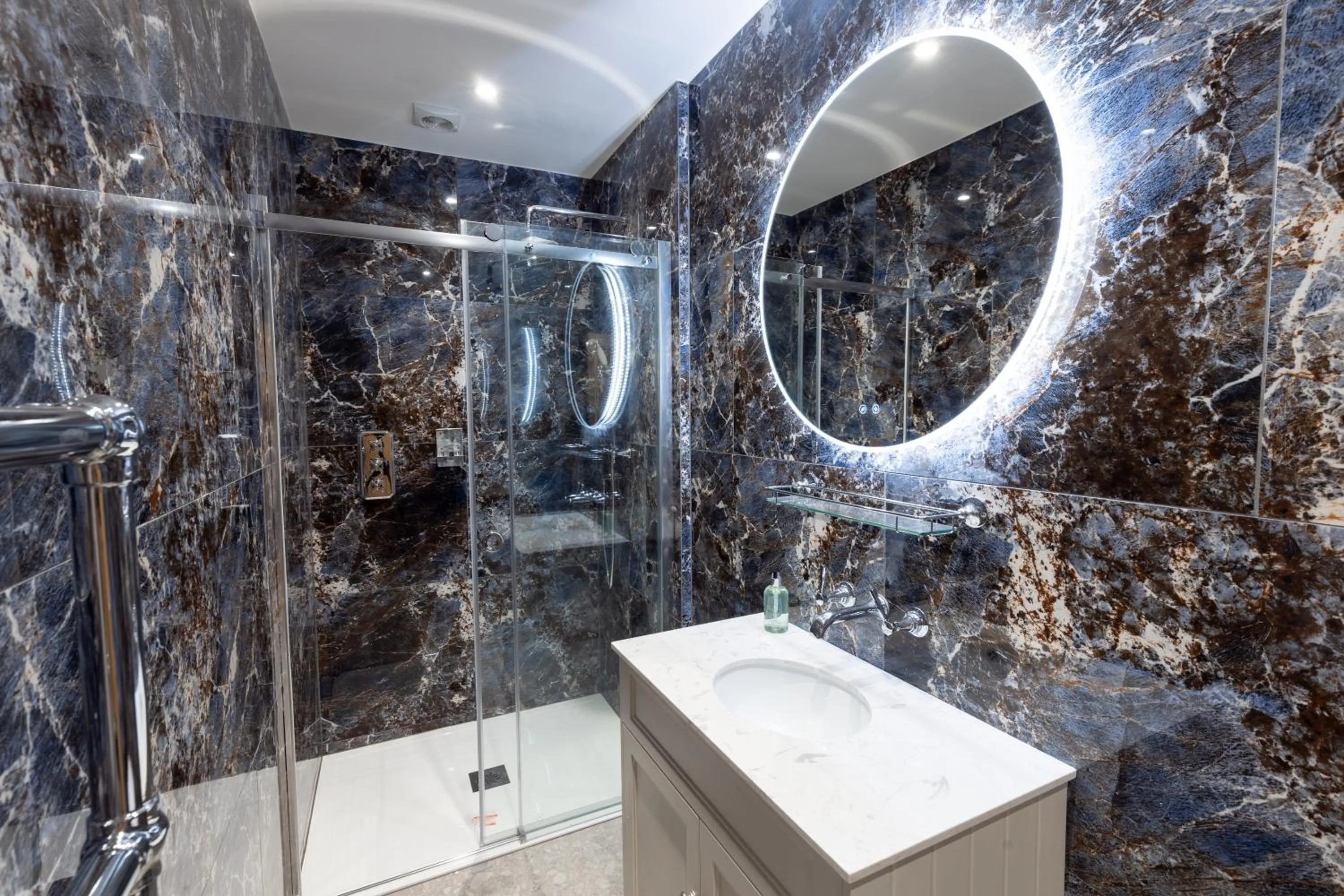 Bathroom in The Resolution Hotel