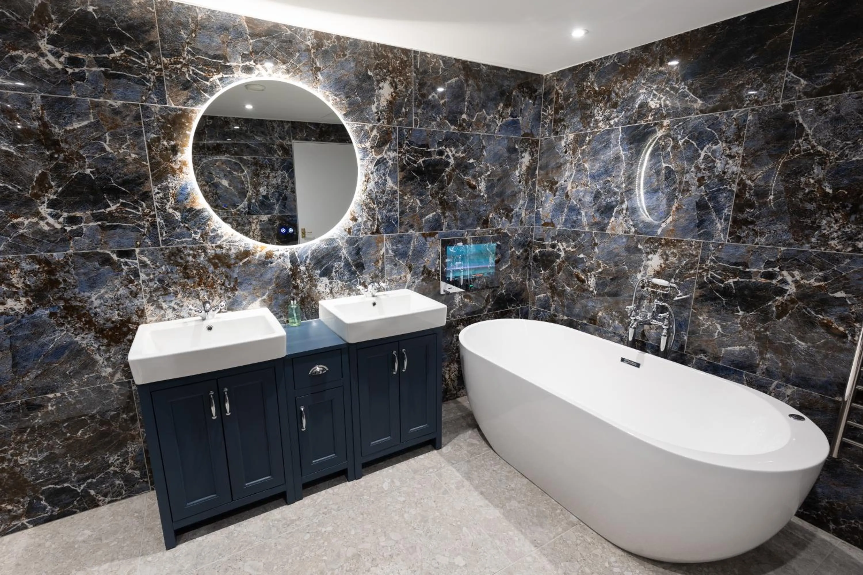 Bathroom in The Resolution Hotel