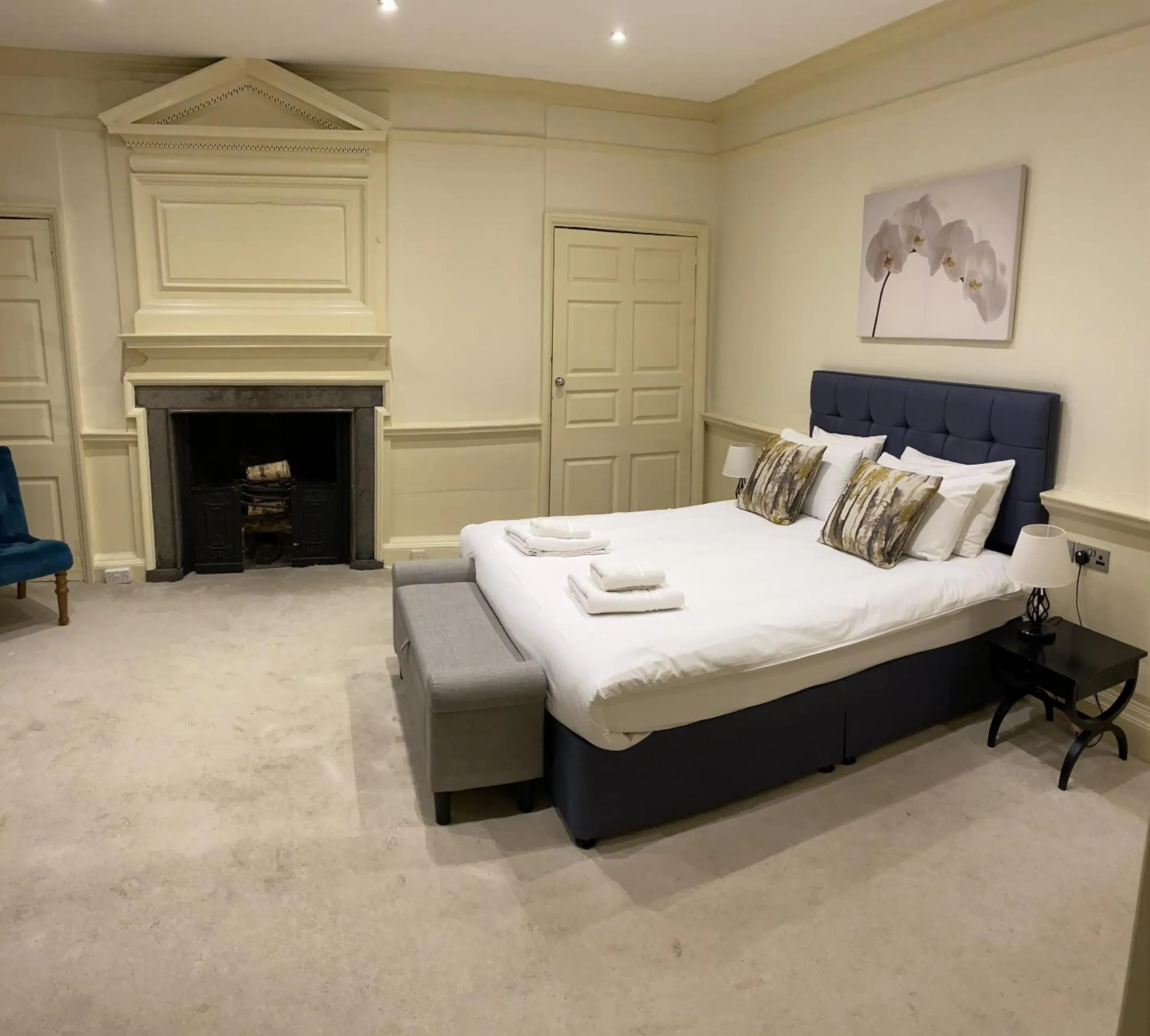 Bedroom, Bed in New Inn Hotel