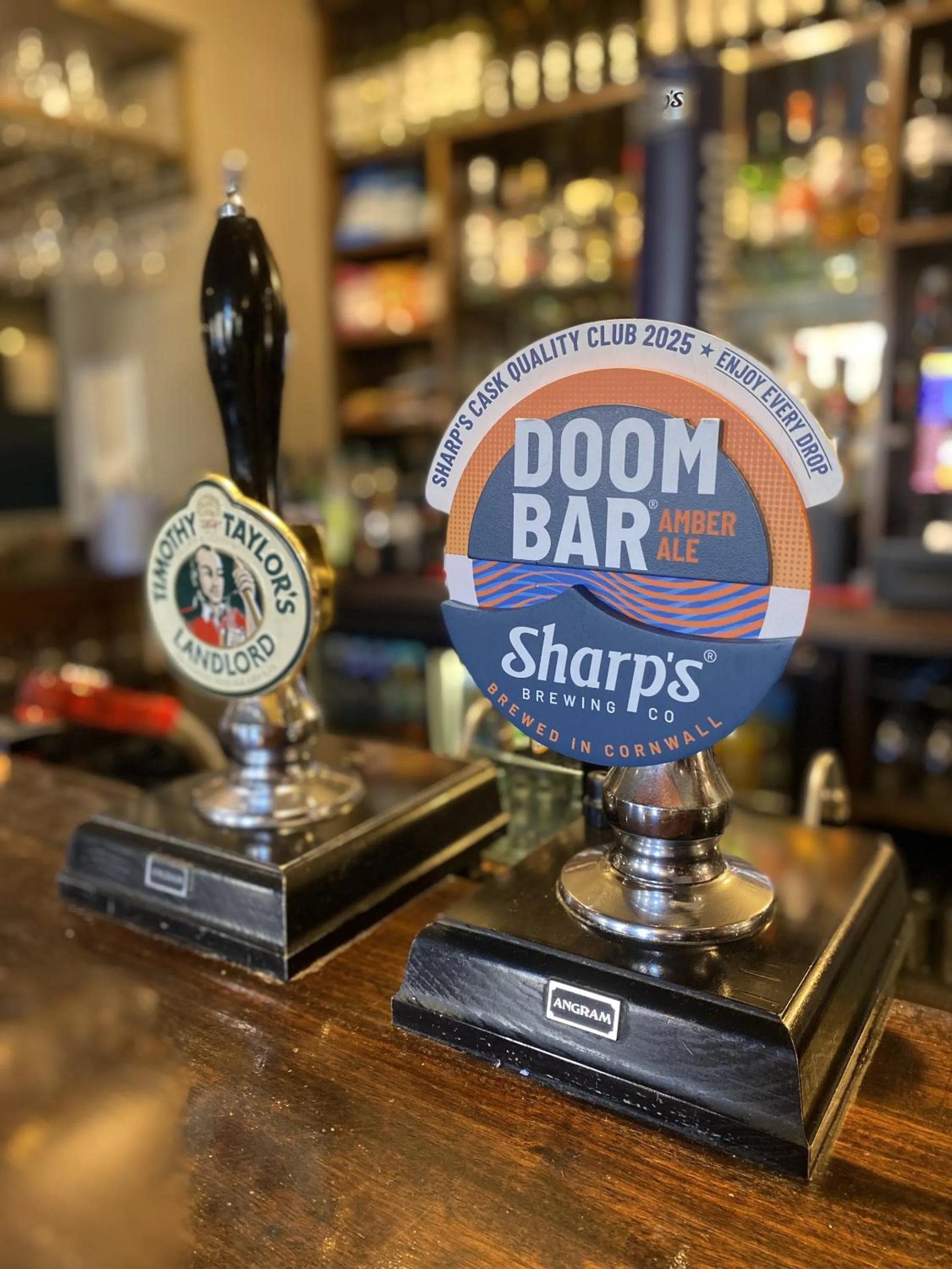 Lounge or bar in New Inn Hotel