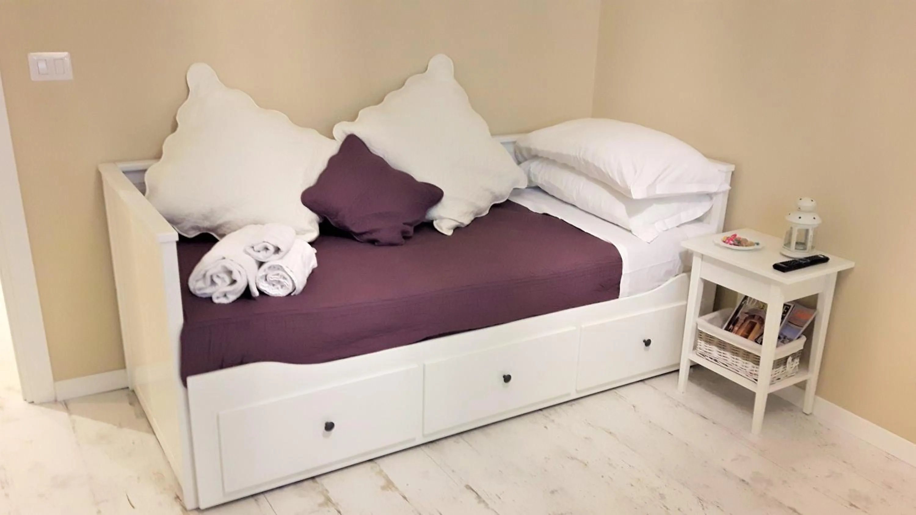 Bed in Jubilee 3 Luxury apartment in Rome Vatican