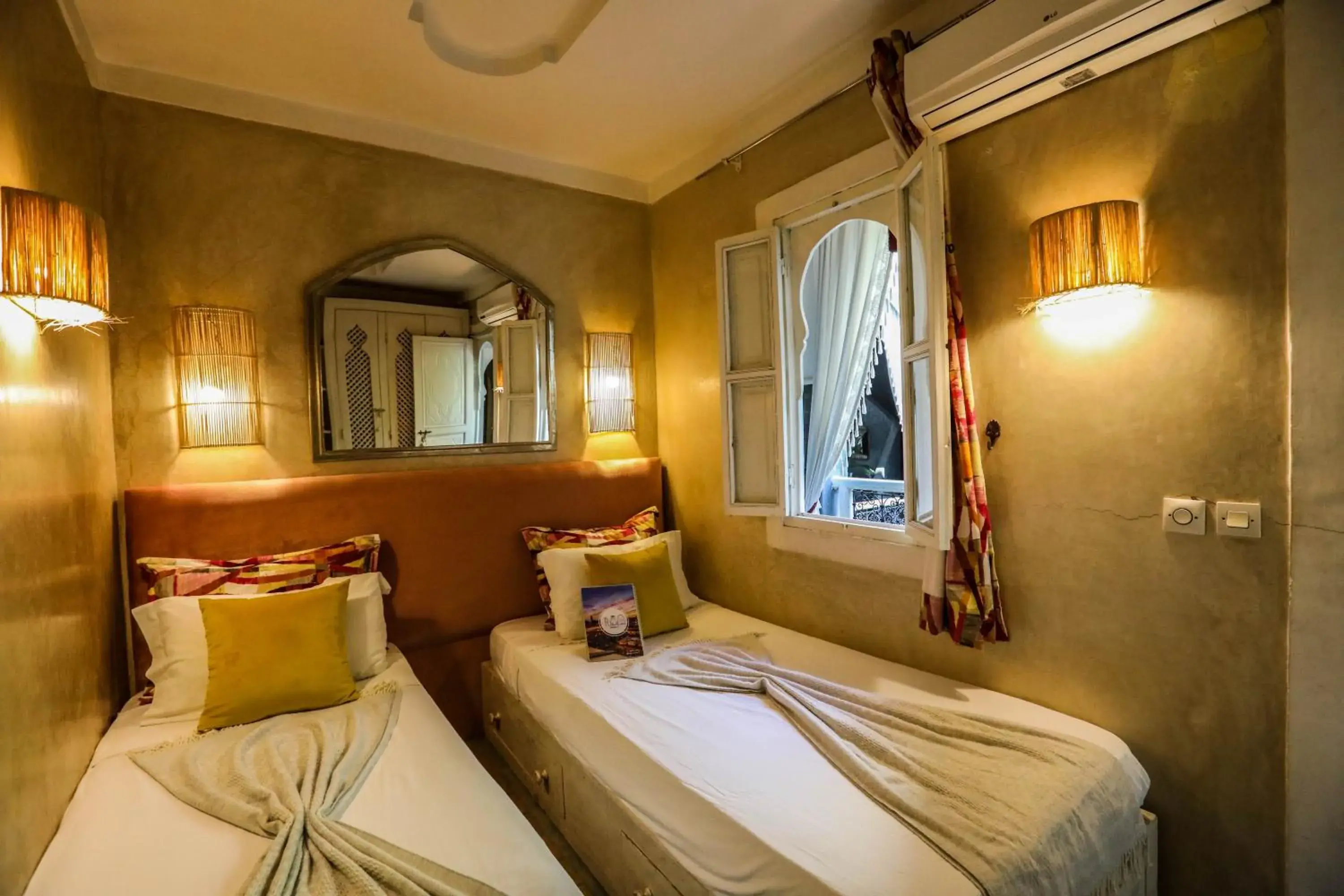 Luxury Quadruple Room in Riad les 2 Portes Luxury Quadruple Room in Riad les 2 Portes