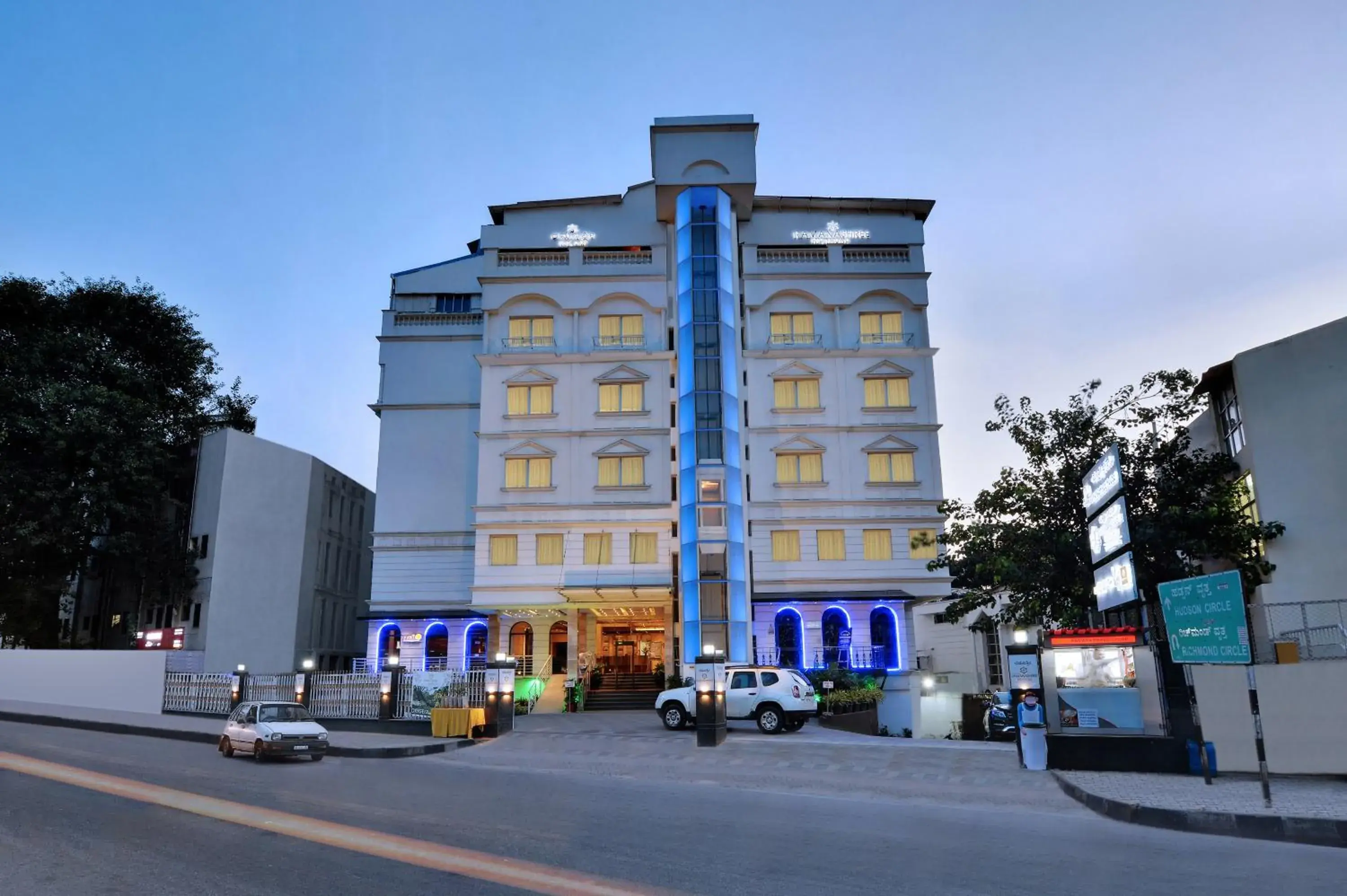 Property building in Hotel Ramanashree Richmond Property building in Hotel Ramanashree Richmond