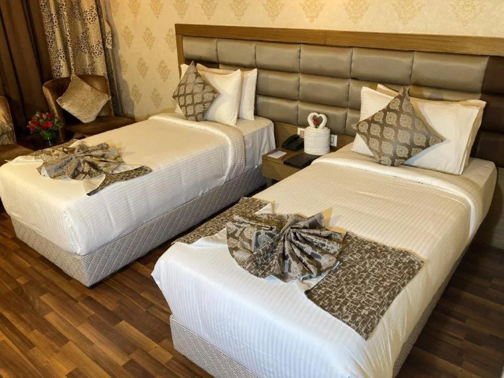 Seating area, Bed in Hotel Ramanashree Richmond