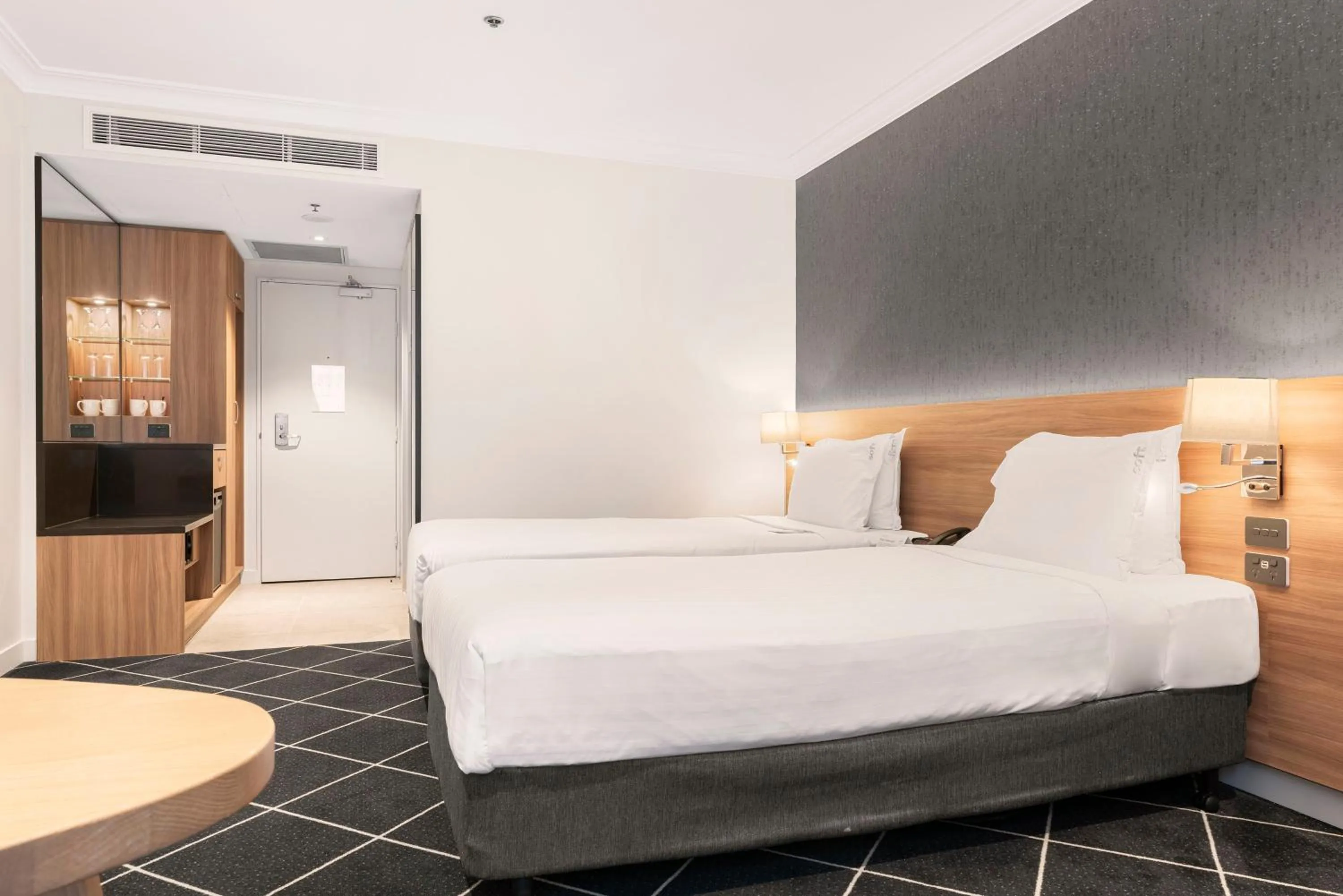 Photo of the whole room, Bed in Furama Darling Harbour