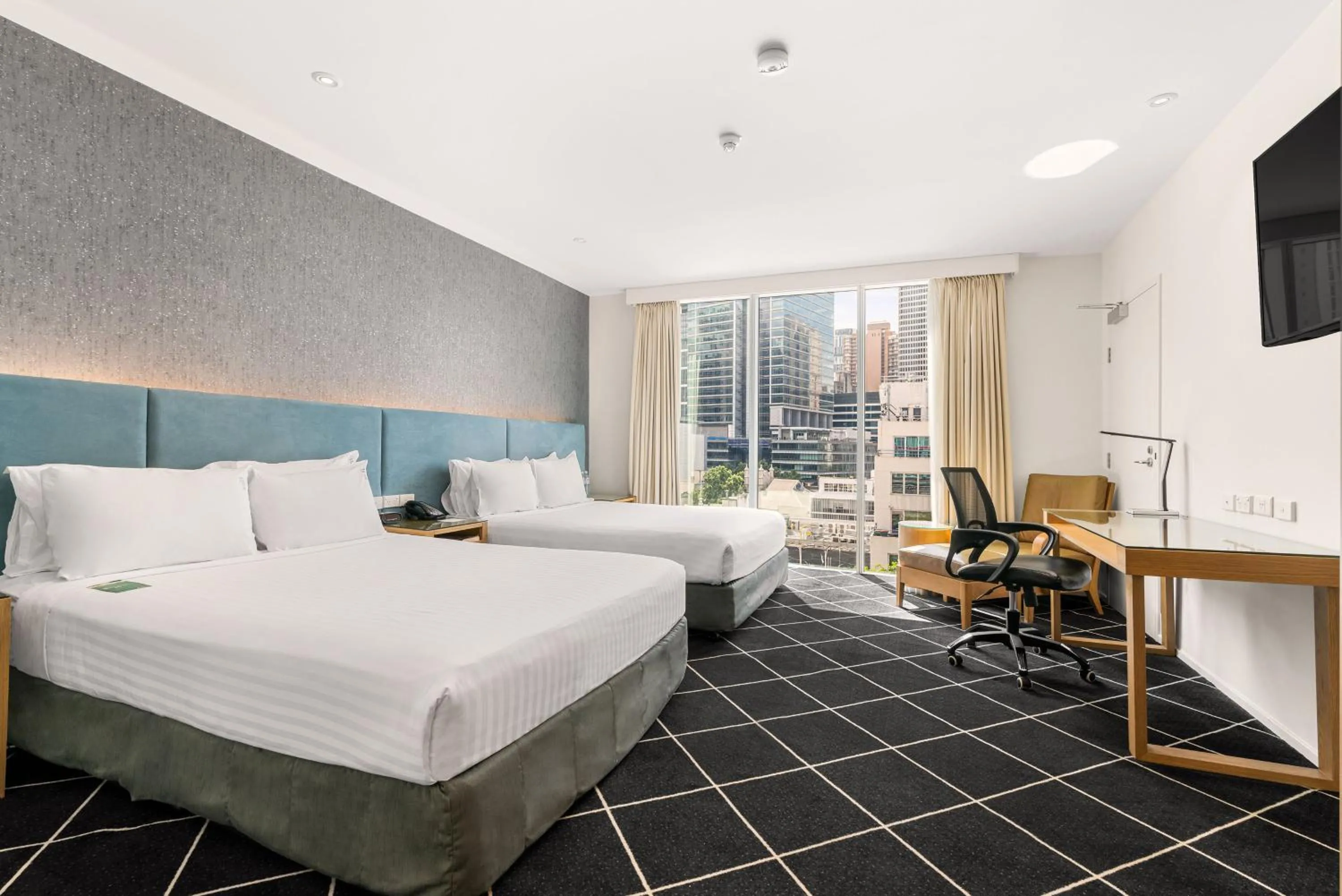 Photo of the whole room, Bed in Furama Darling Harbour