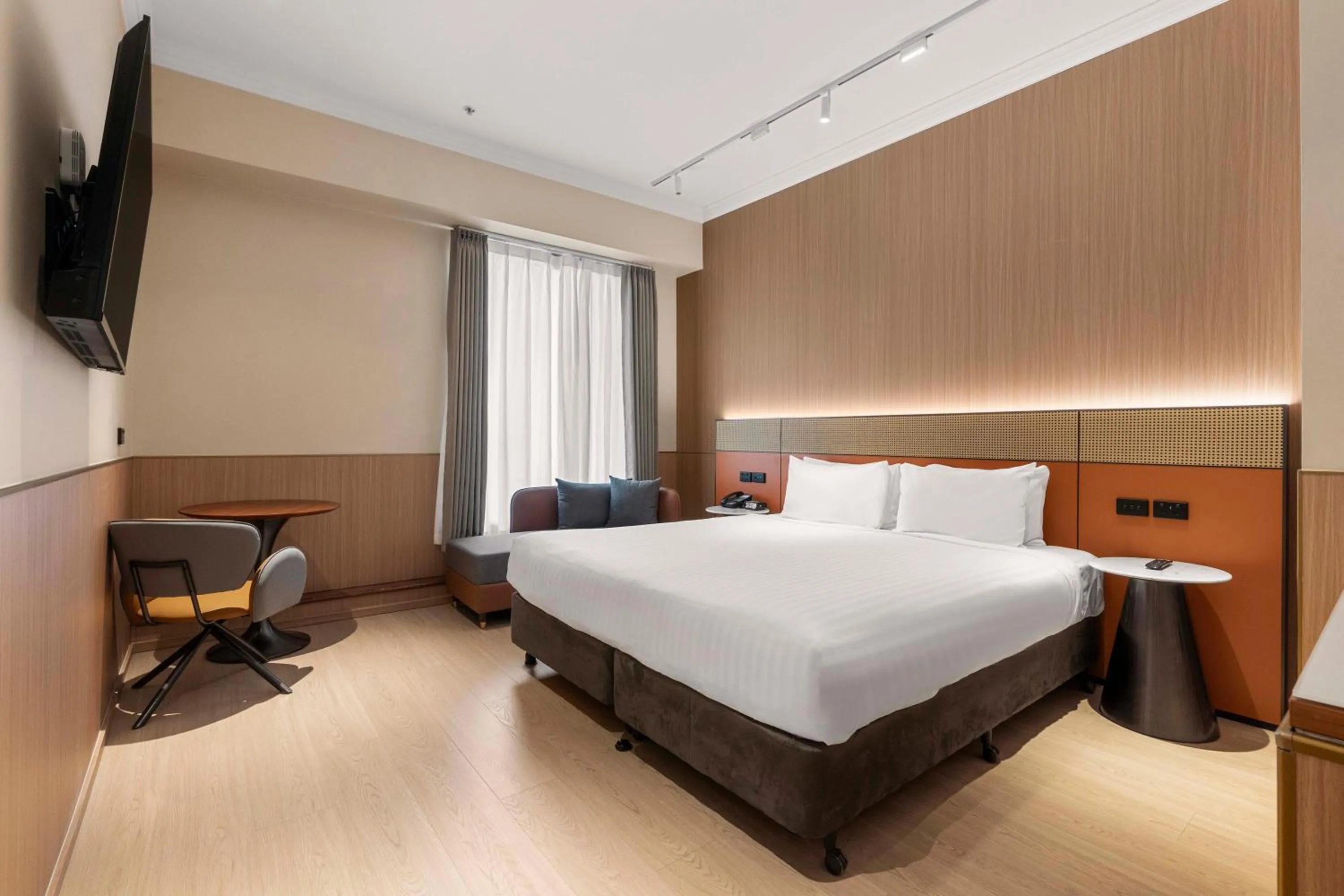 Bed in Furama Darling Harbour