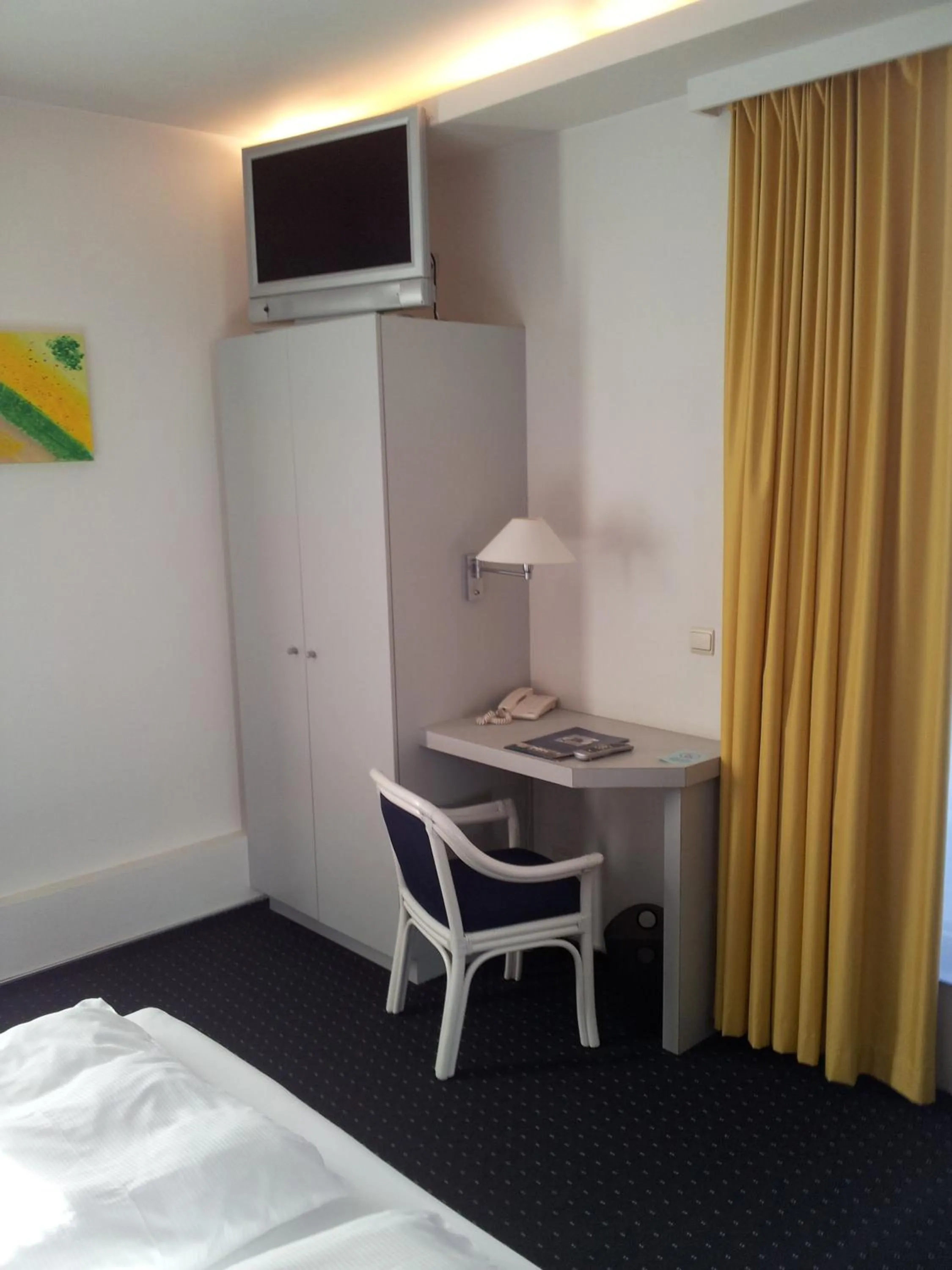 Seating area, Bed in Hotel De Swaen