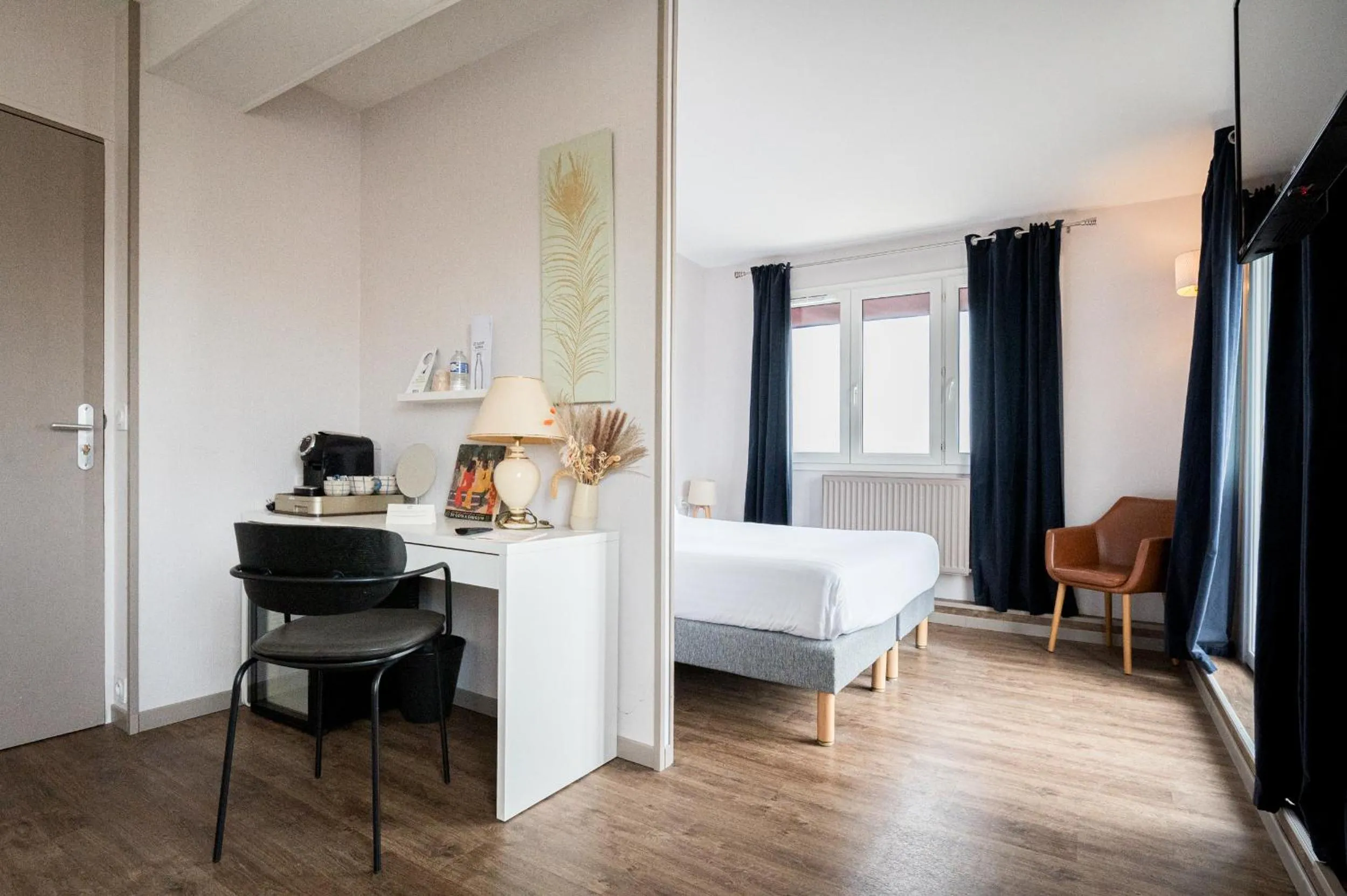 Bed in Saint Aubin Logis Hôtel & Restaurant