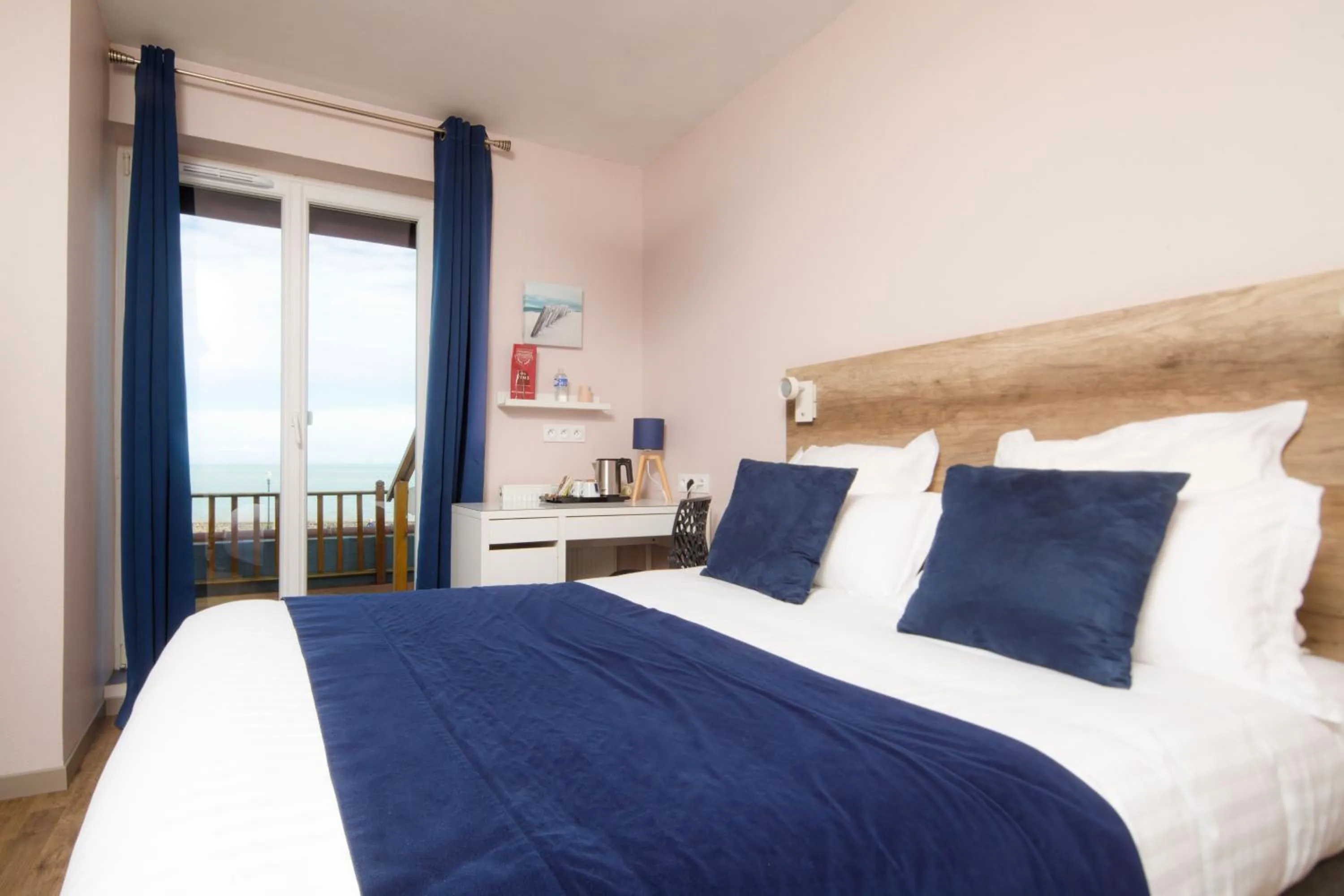 Bed in Saint Aubin Logis Hôtel & Restaurant