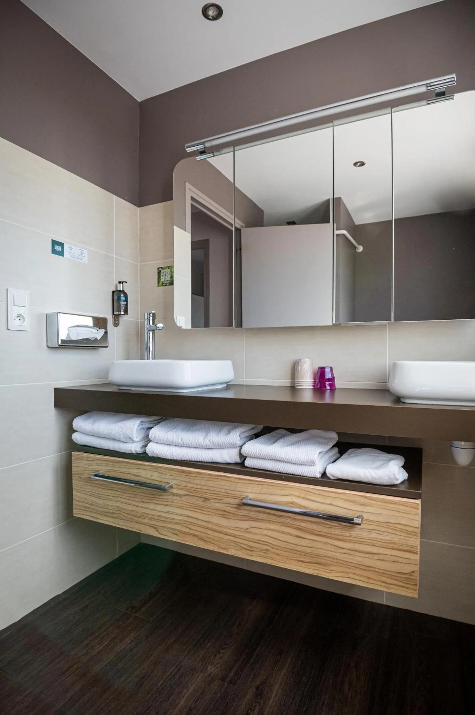 Bathroom in Saint Aubin Logis Hôtel & Restaurant