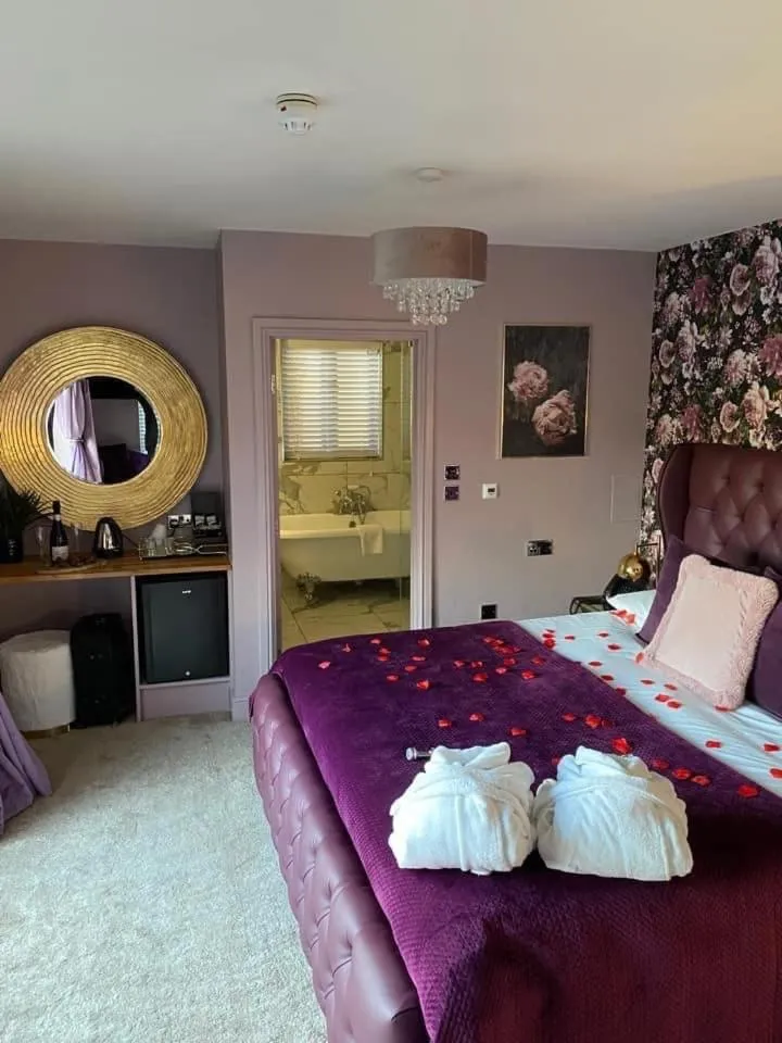 Bedroom in OYO The Townhouse