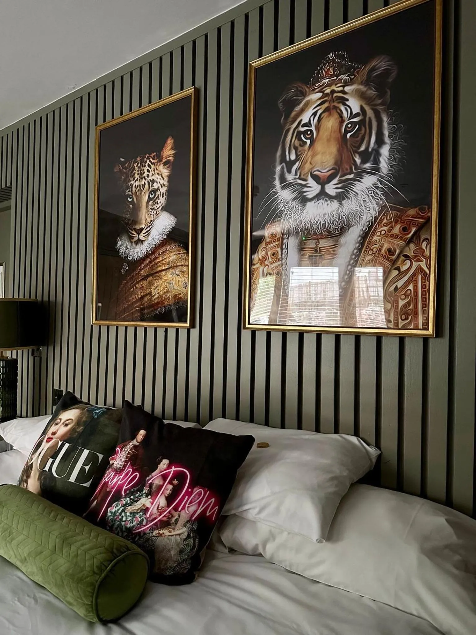 Bedroom in OYO The Townhouse