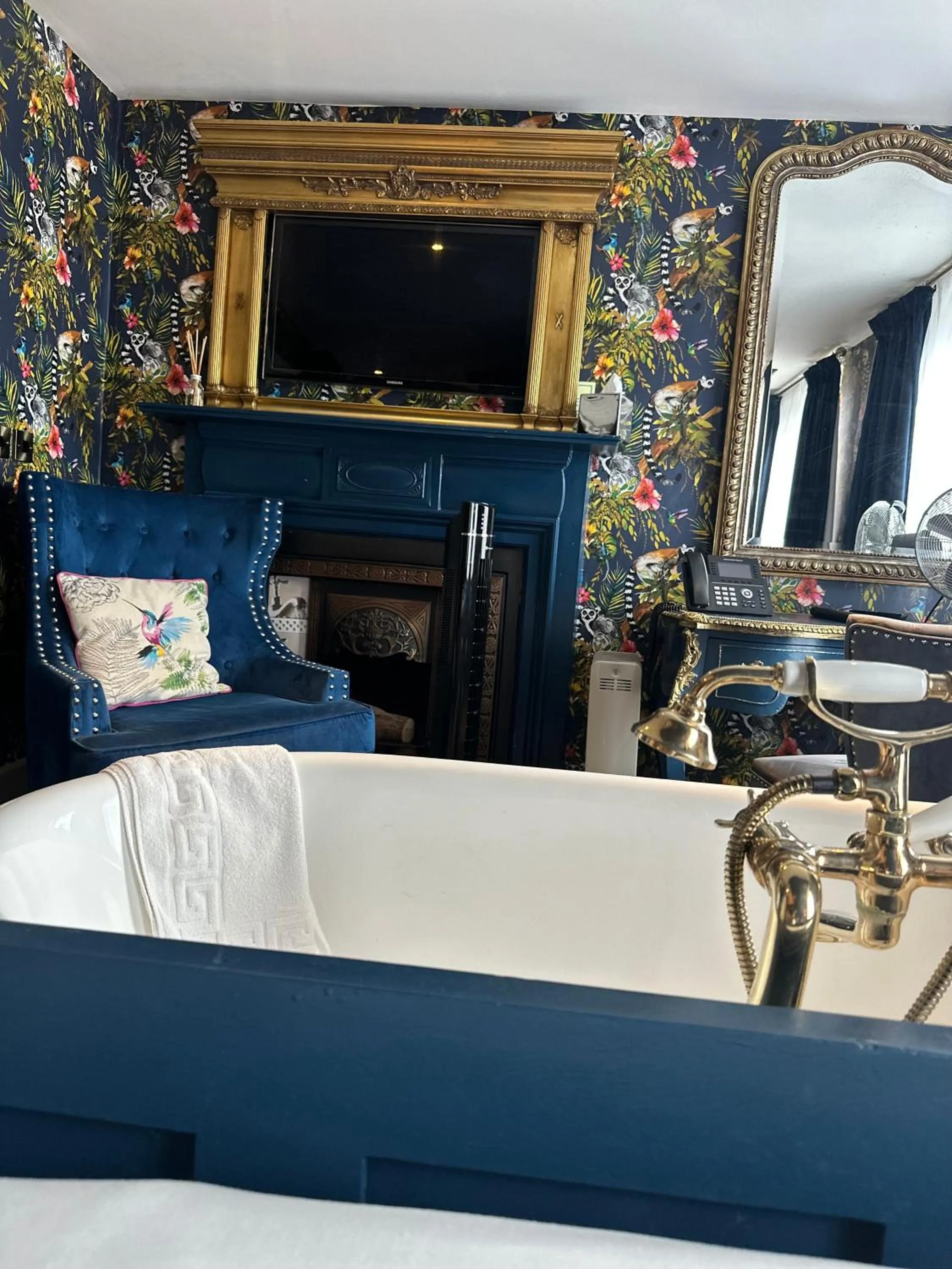 Bedroom in OYO The Townhouse