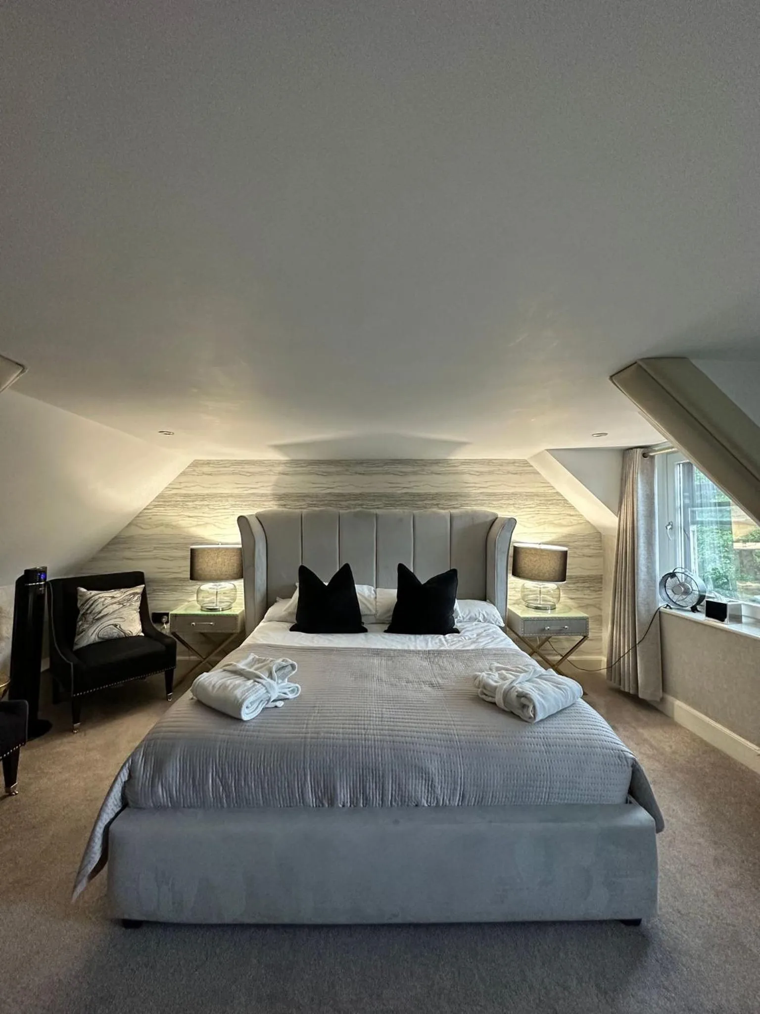 Bedroom in OYO The Townhouse