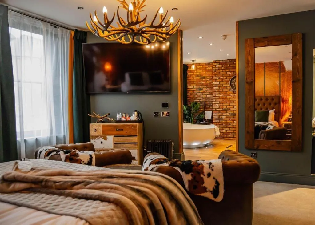 Bedroom in OYO The Townhouse