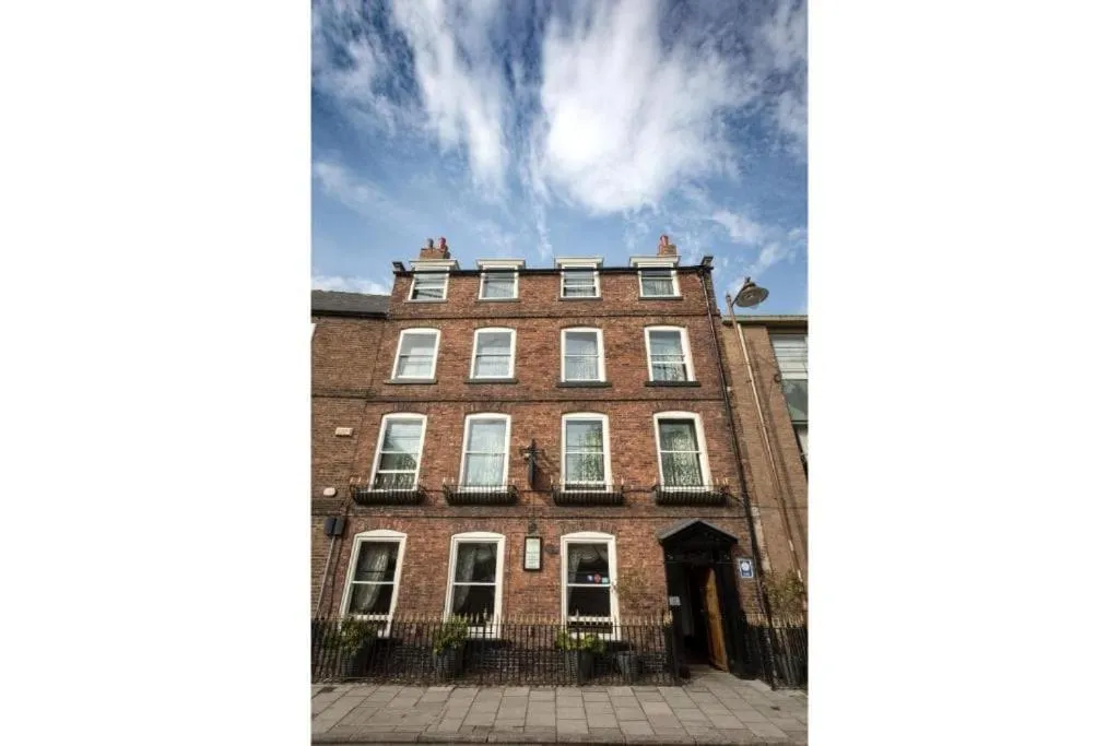 Facade/entrance in OYO The Townhouse