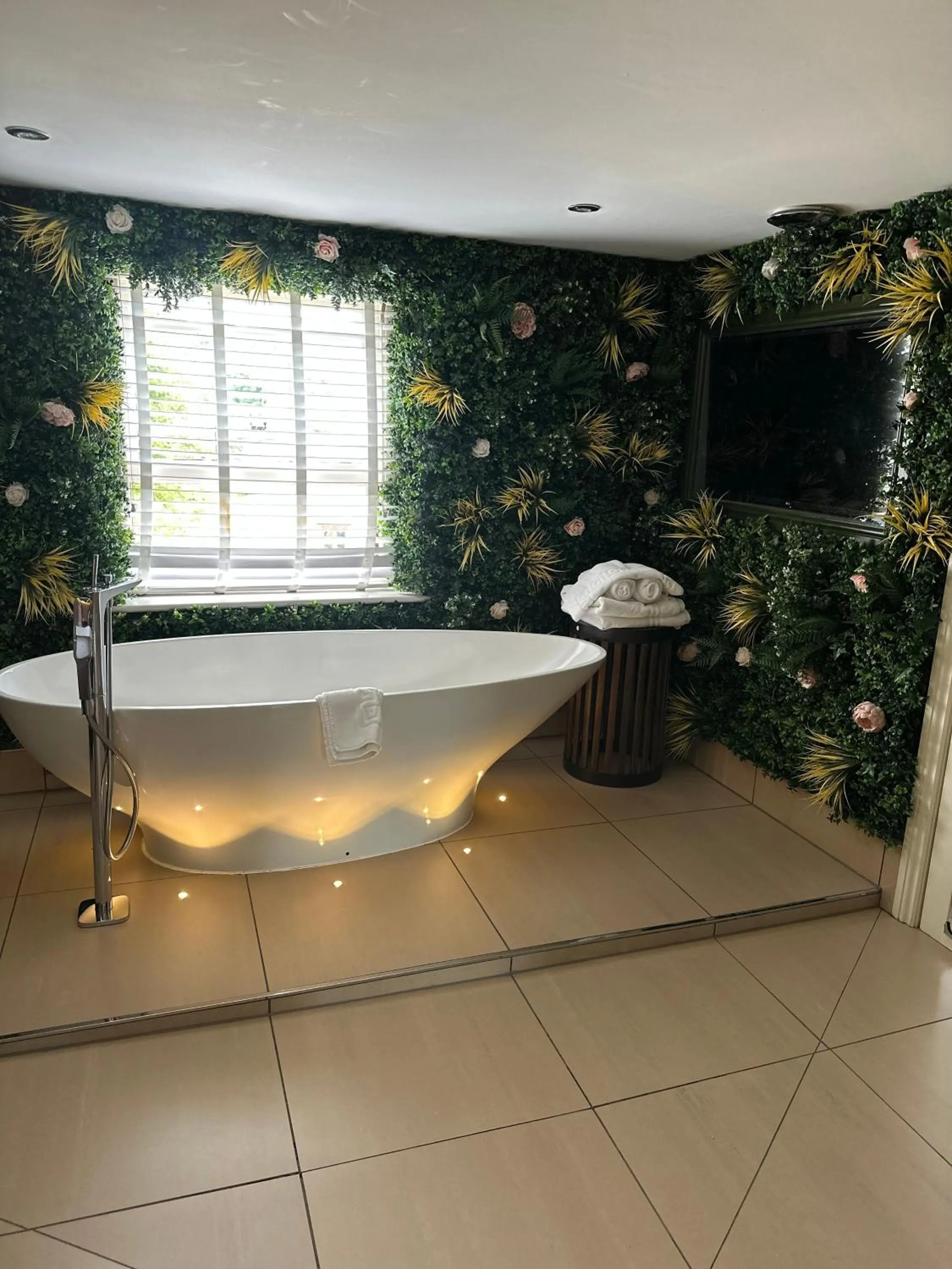 Bathroom in OYO The Townhouse