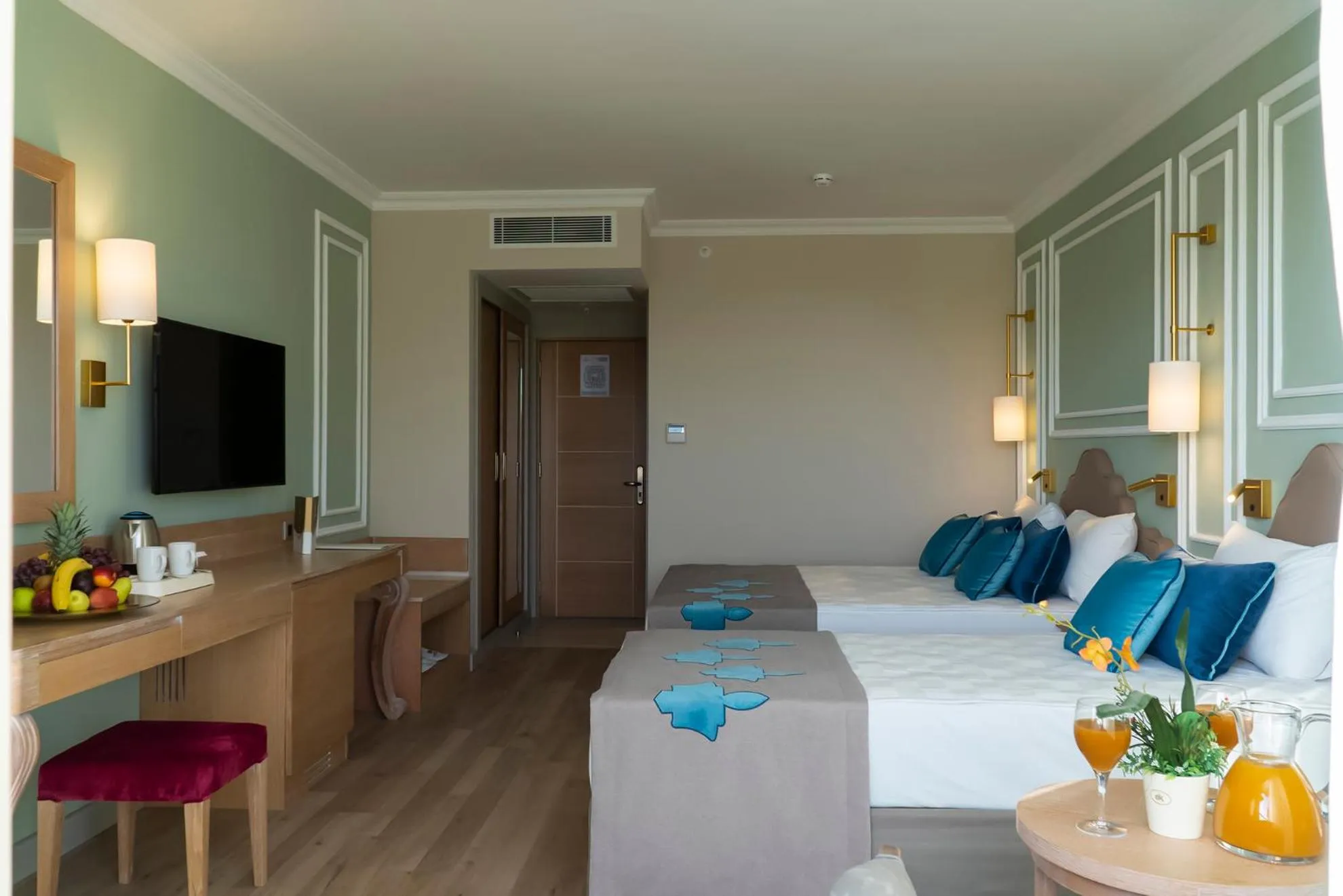 Photo of the whole room, Bed in Adalya Art Side - Ultra All Inclusive