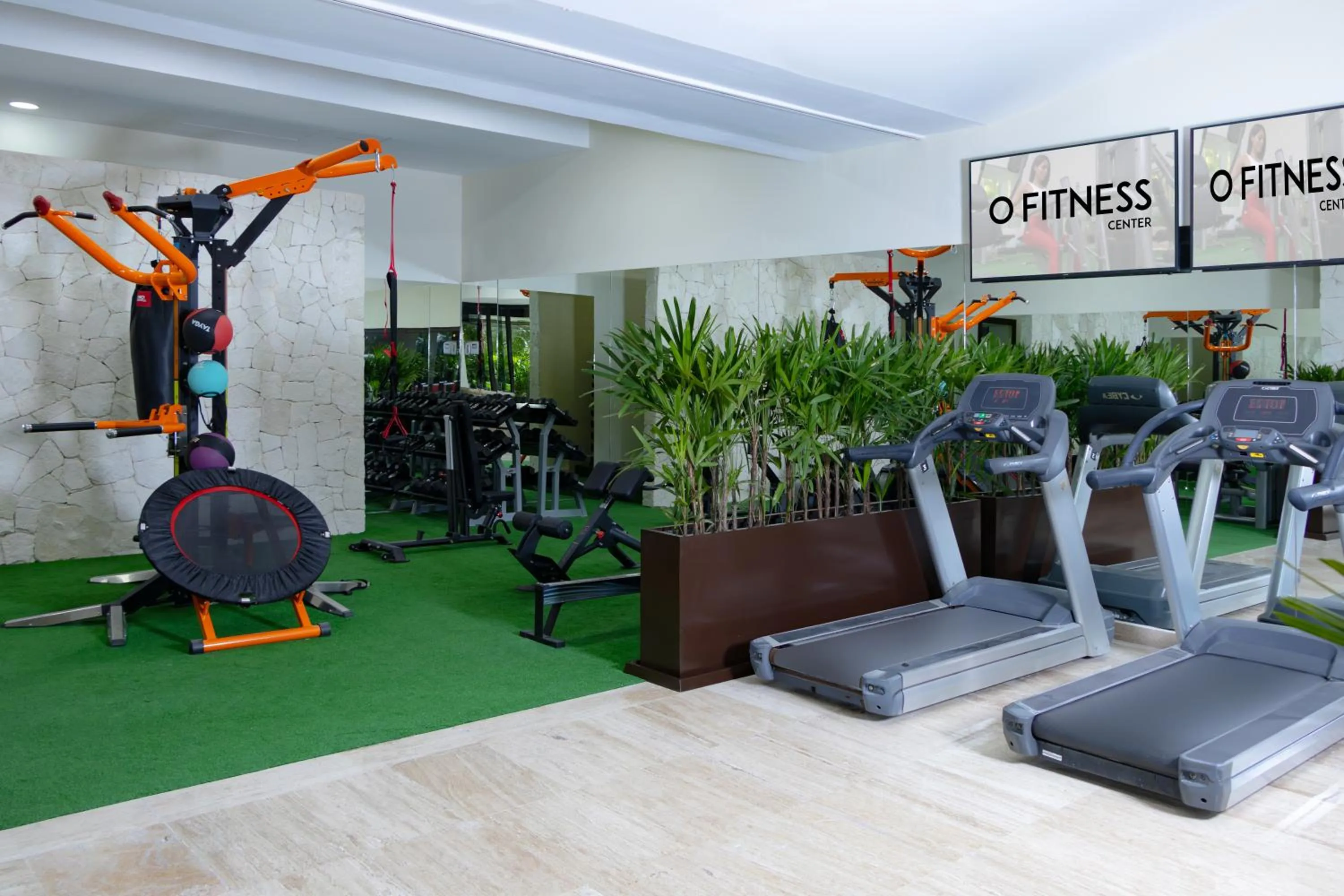 Fitness centre/facilities in Smart Cancun by Oasis