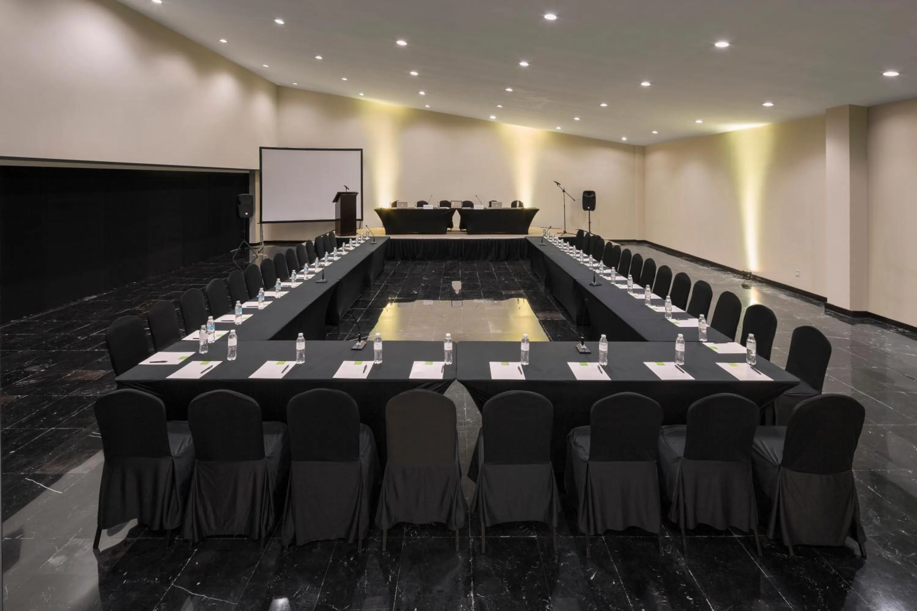 Meeting/conference room in Smart Cancun by Oasis