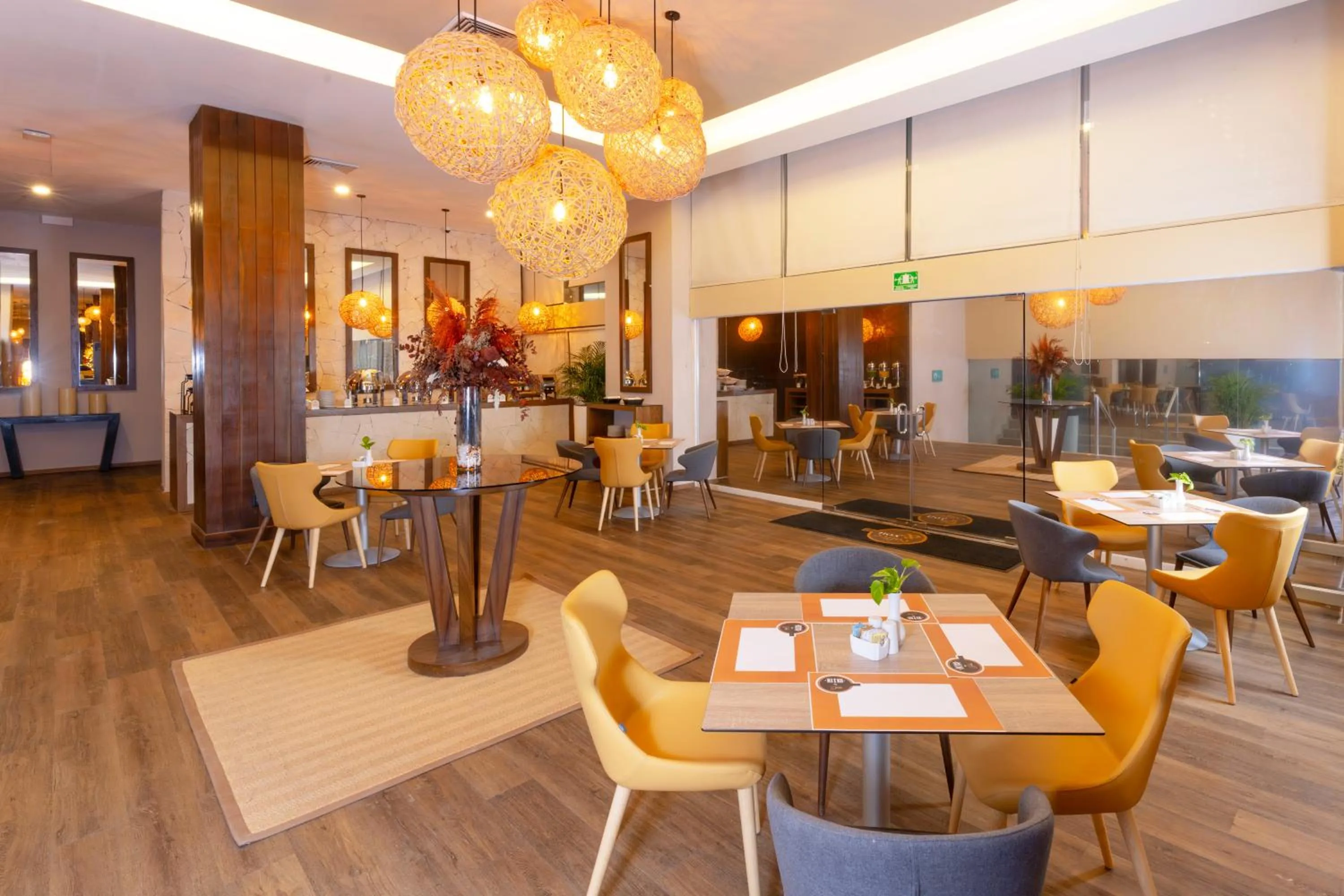 Restaurant/places to eat in Smart Cancun by Oasis