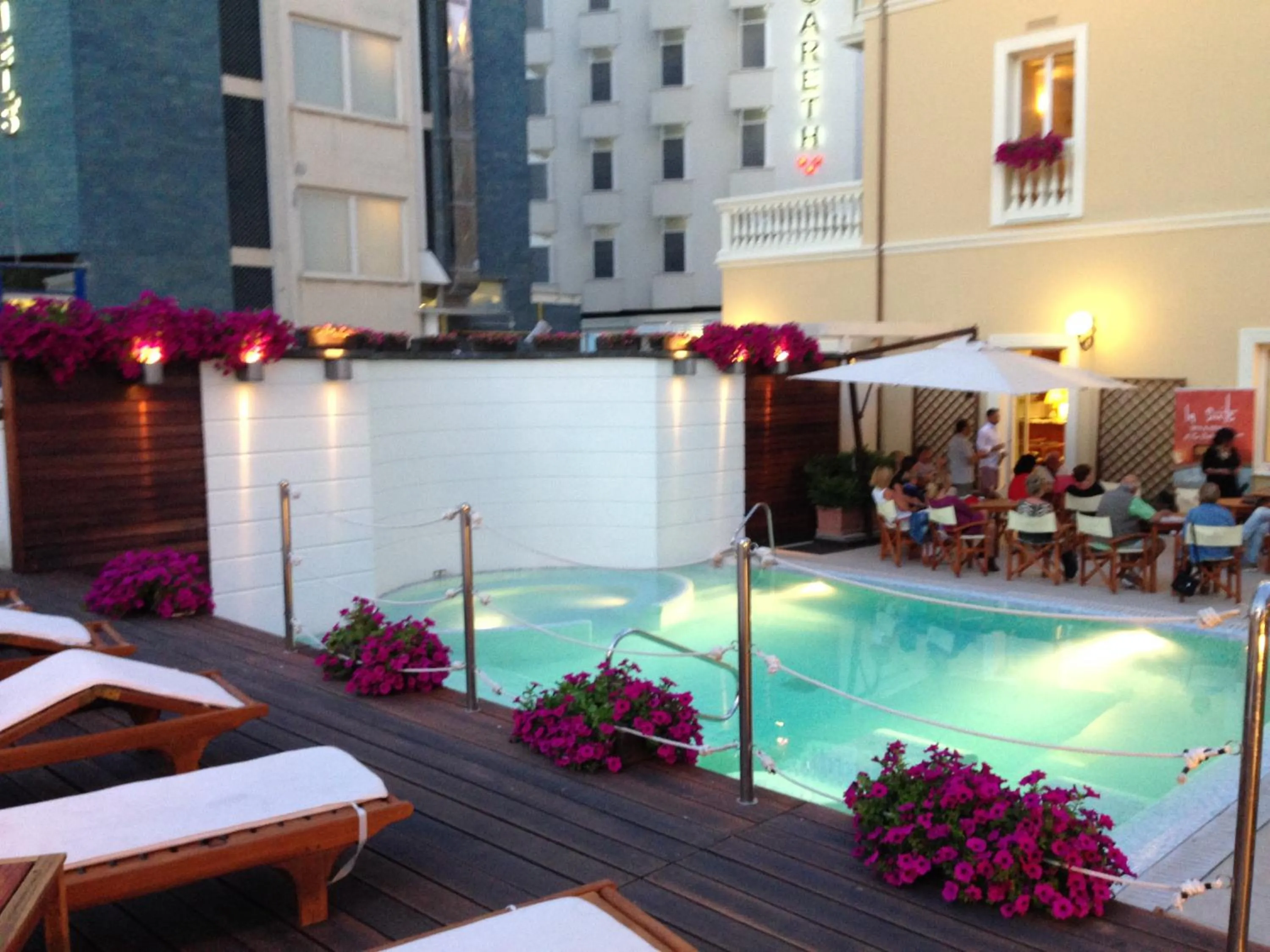 Swimming pool in Novecento Suite Hotel