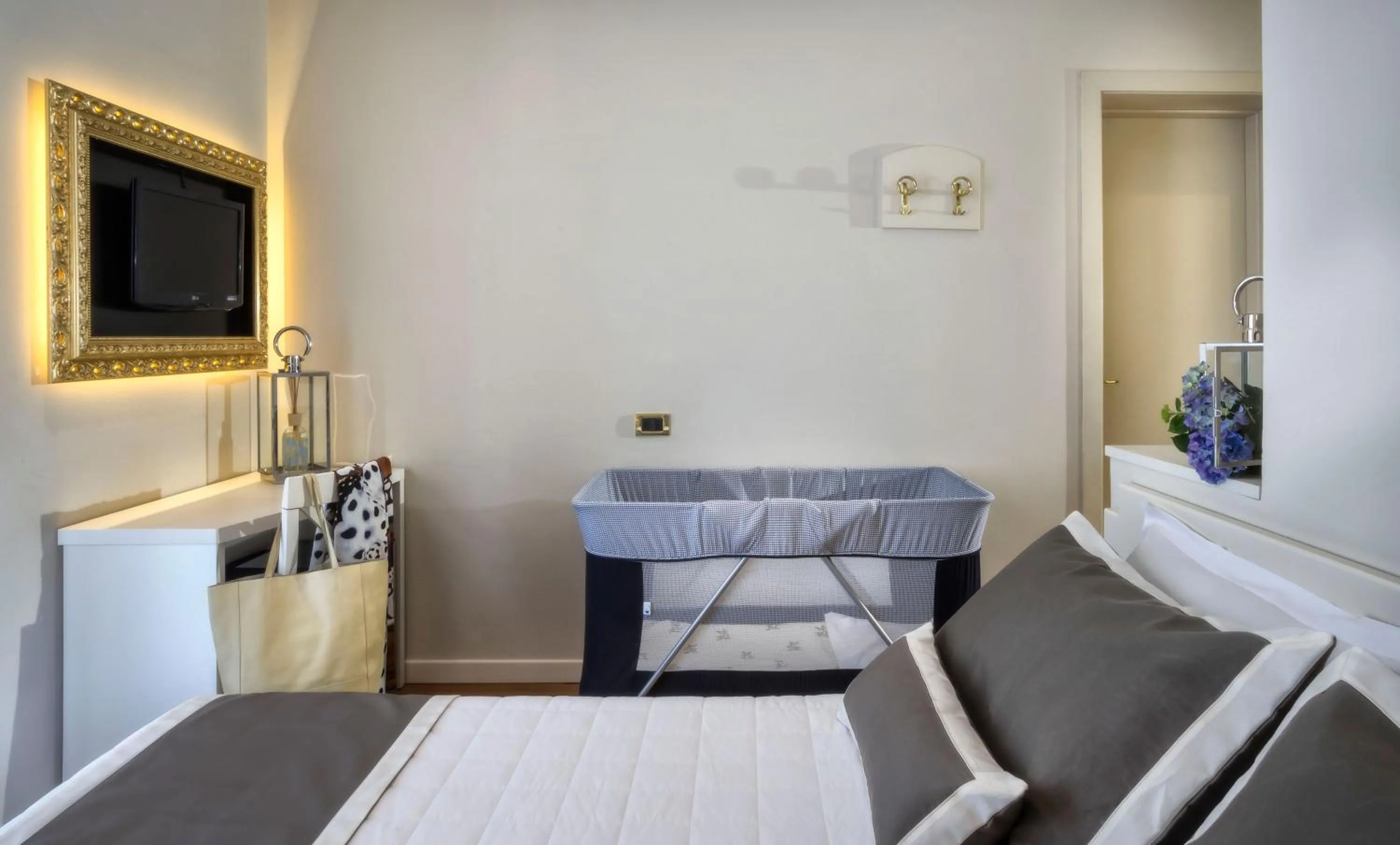 Bed in Novecento Suite Hotel