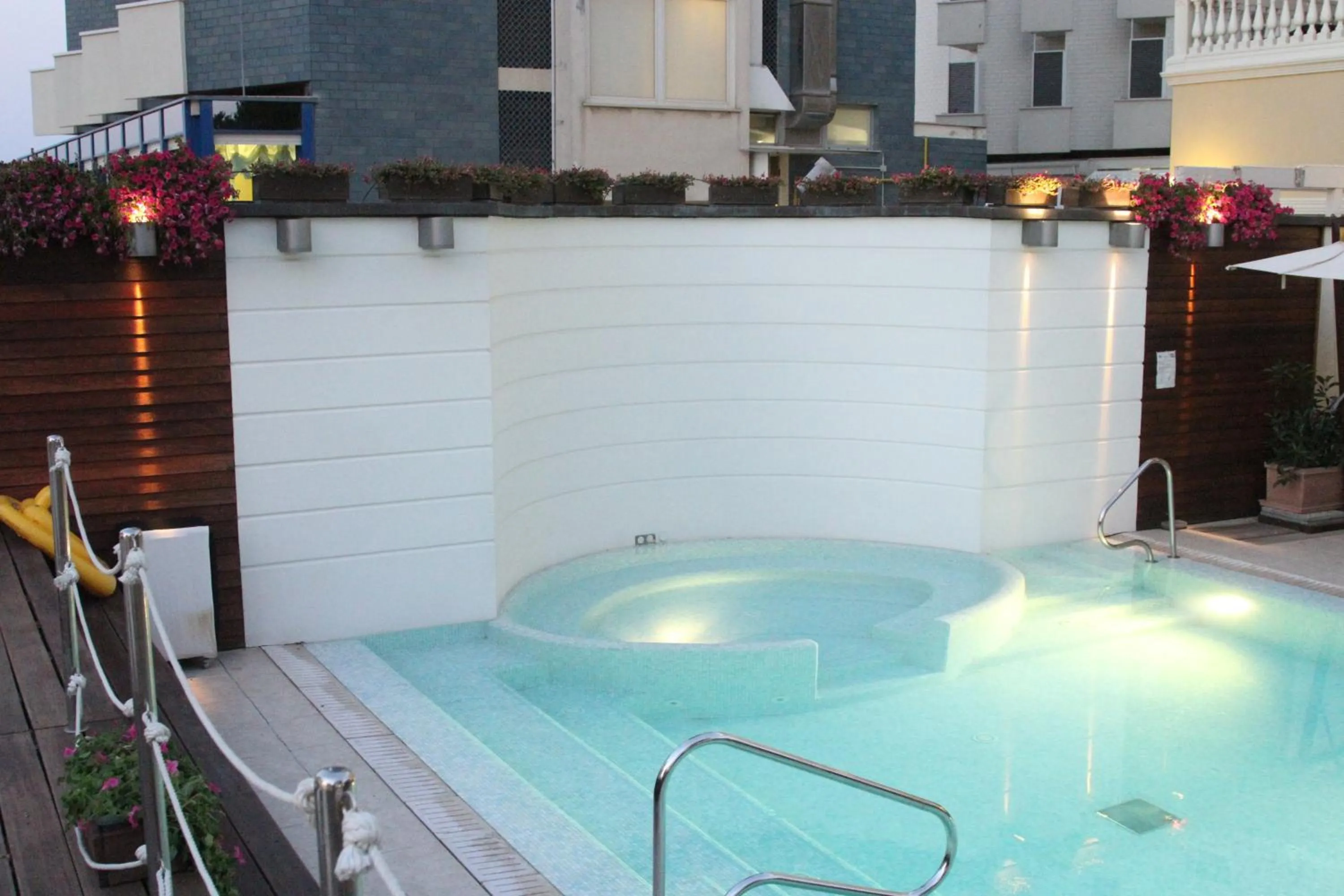 Swimming pool in Novecento Suite Hotel