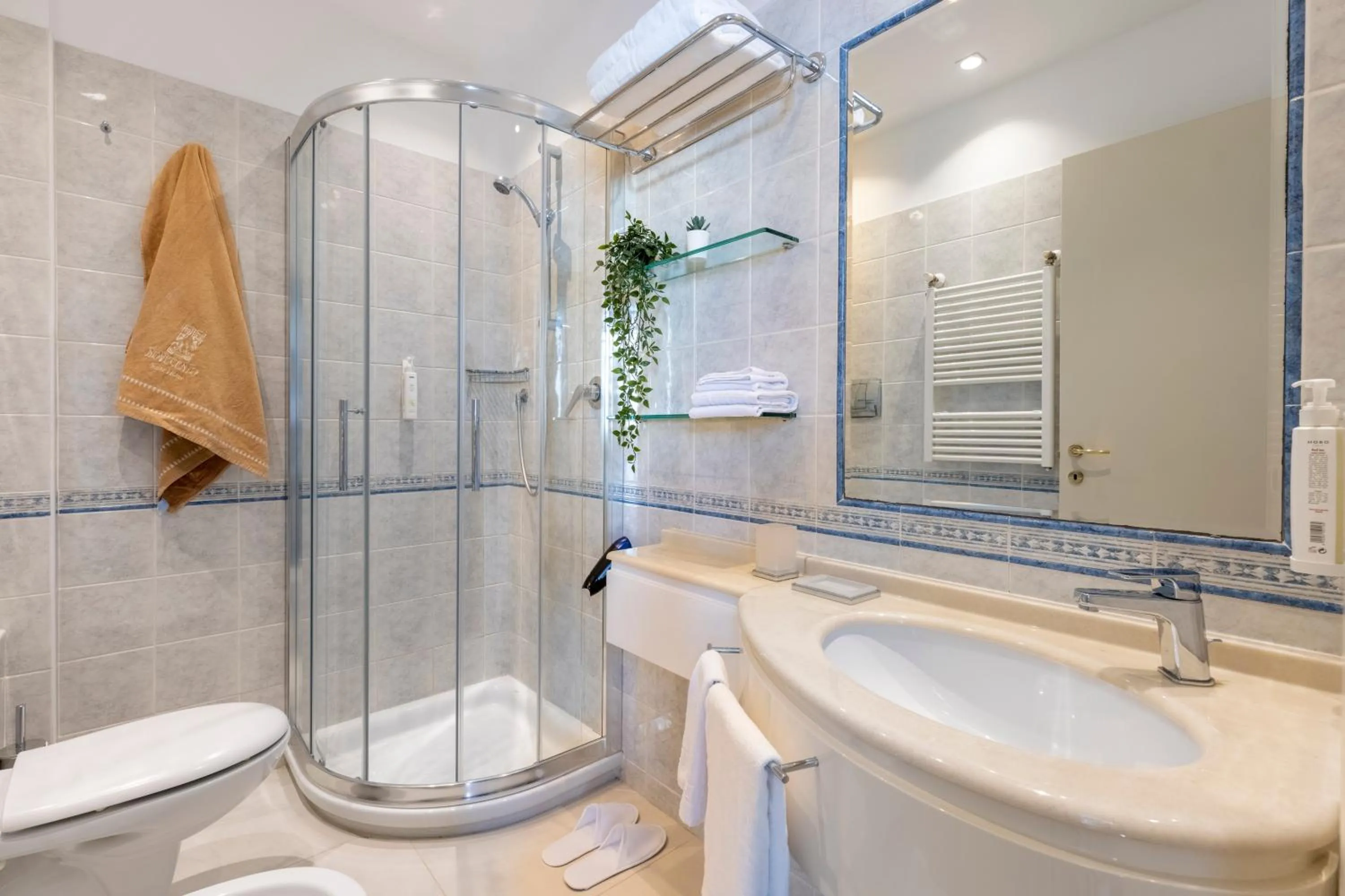 Bathroom in Novecento Suite Hotel