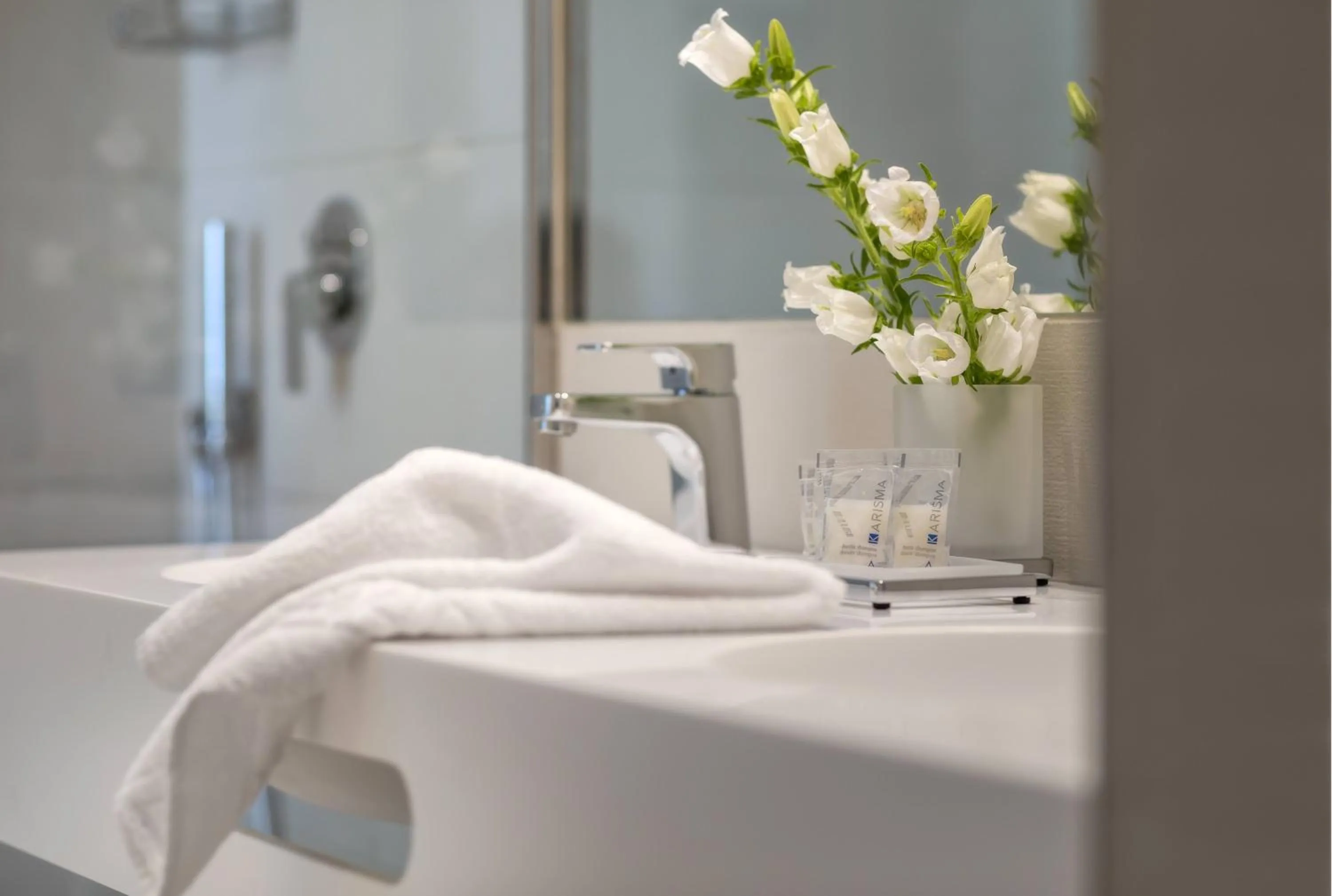 Bathroom in Novecento Suite Hotel