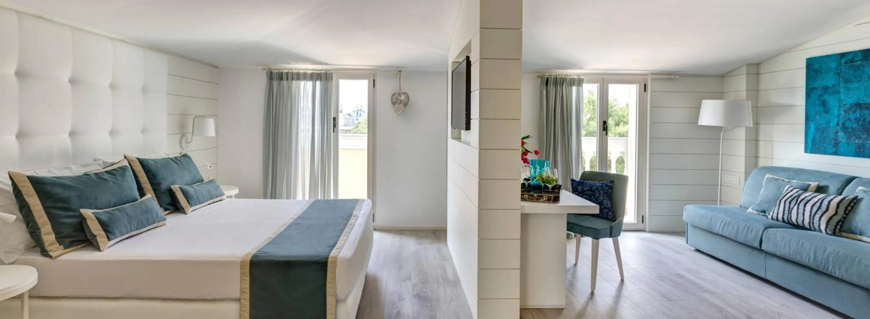 TV and multimedia in Novecento Suite Hotel